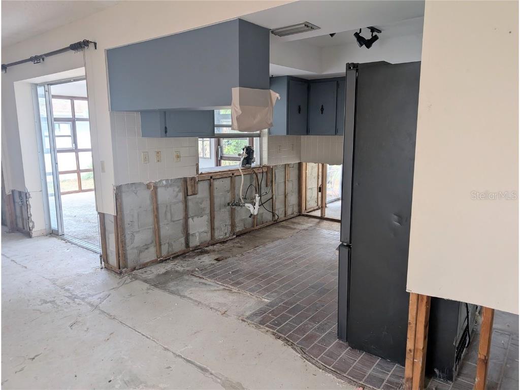 111 58th Avenue S Saint Petersburg FL 33705 - TAMPA BAY TB8456611 image5