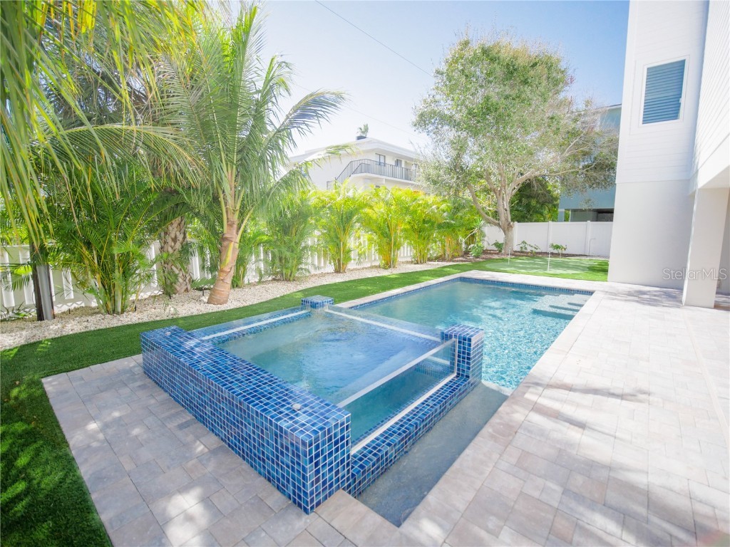 111 6th Street N Bradenton Beach FL 34217 A4655871 image3