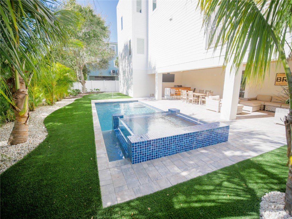 111 6th Street N Bradenton Beach FL 34217 A4655871 image4