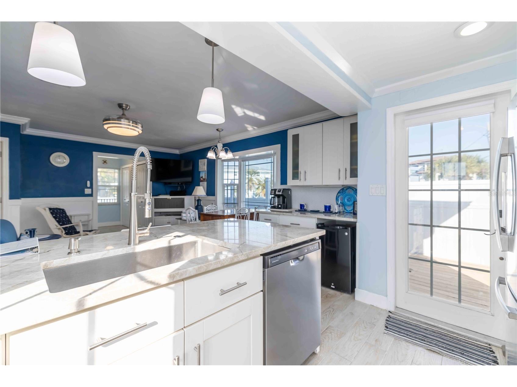 111 9th Street N Bradenton Beach FL 34217 A4682317 image8
