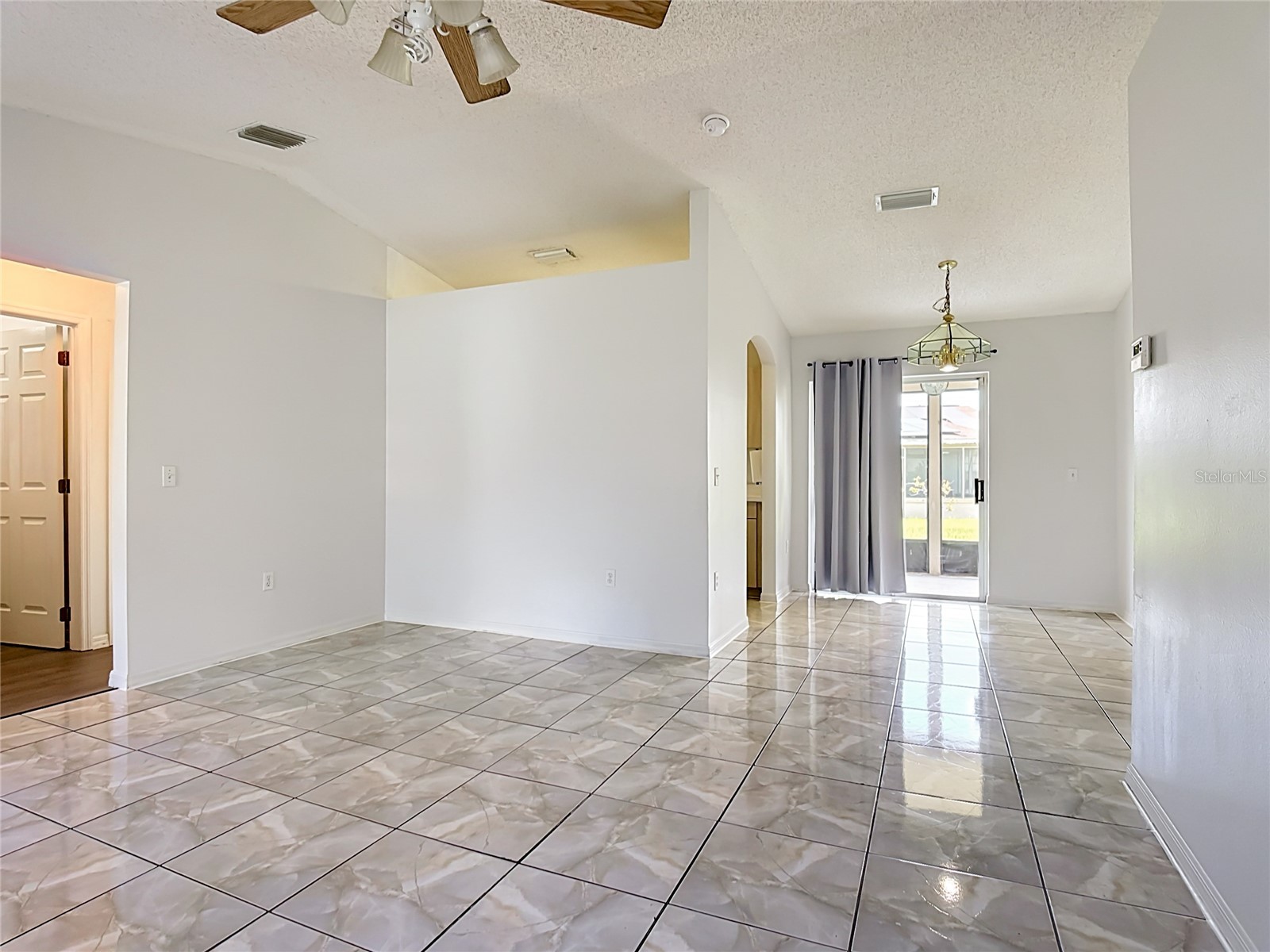 111 Bianca Court Kissimmee FL 34758 S5153254 image3