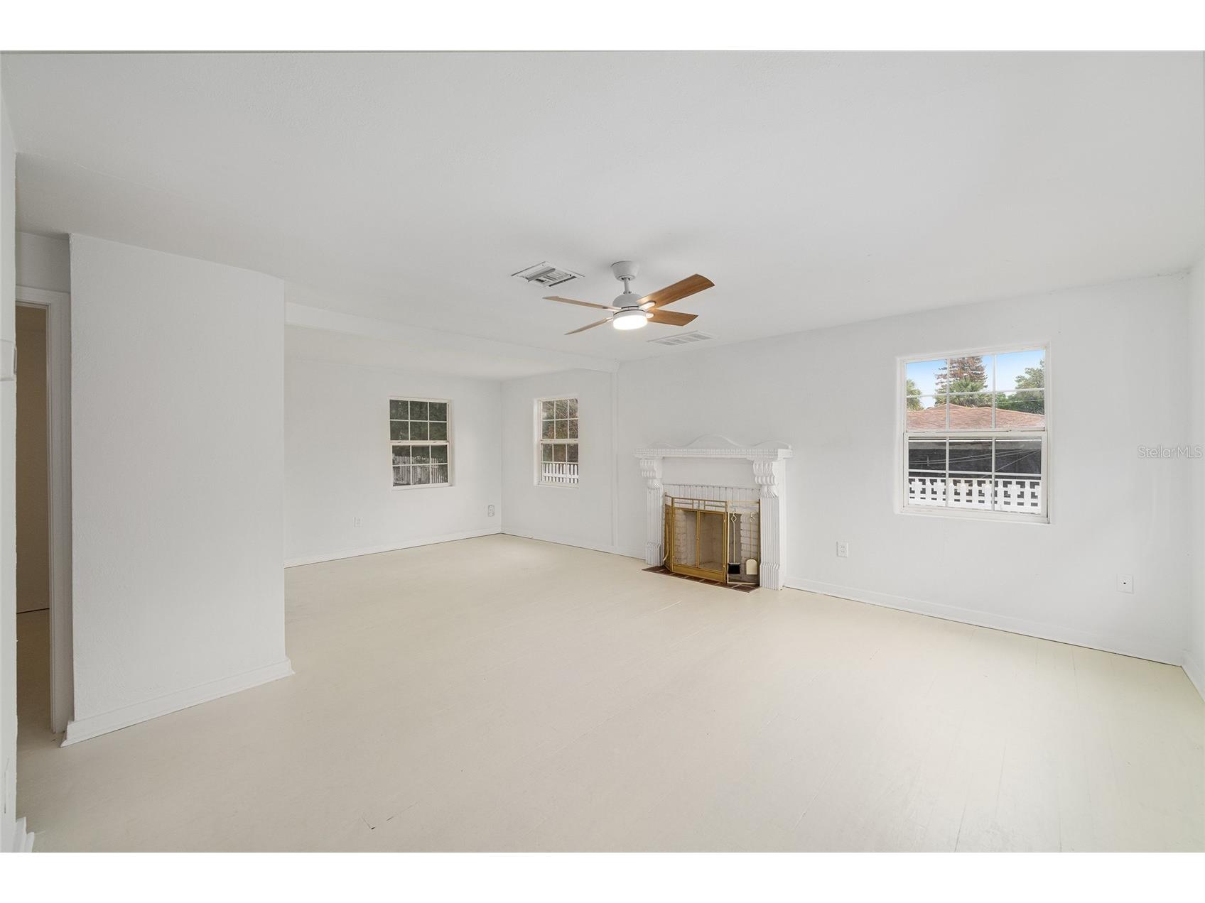 111 E Charlotte Avenue Eustis FL 32726 - LAKE EUSTIS G5109380 image5
