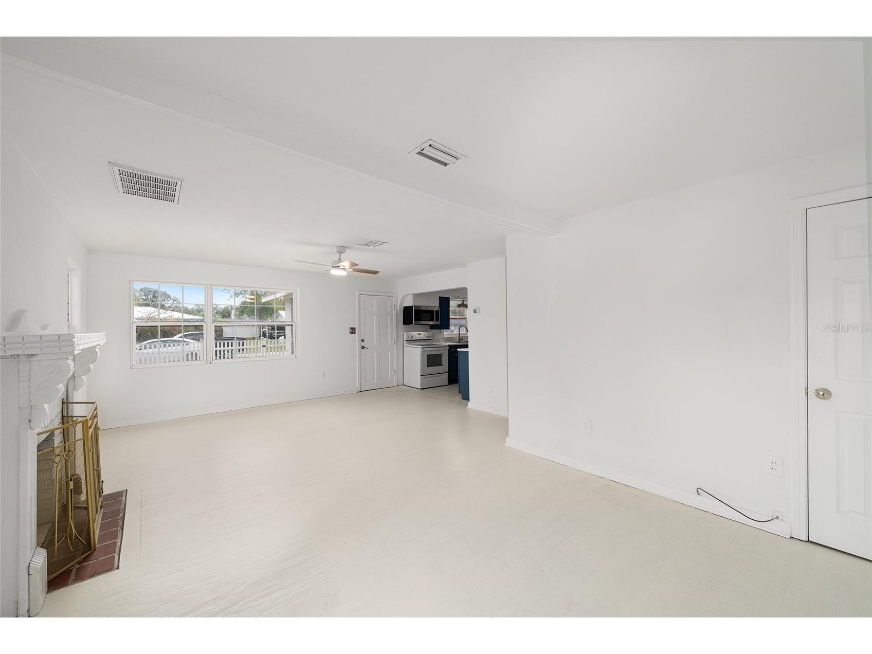 111 E Charlotte Avenue Eustis FL 32726 - LAKE EUSTIS G5109380 image6