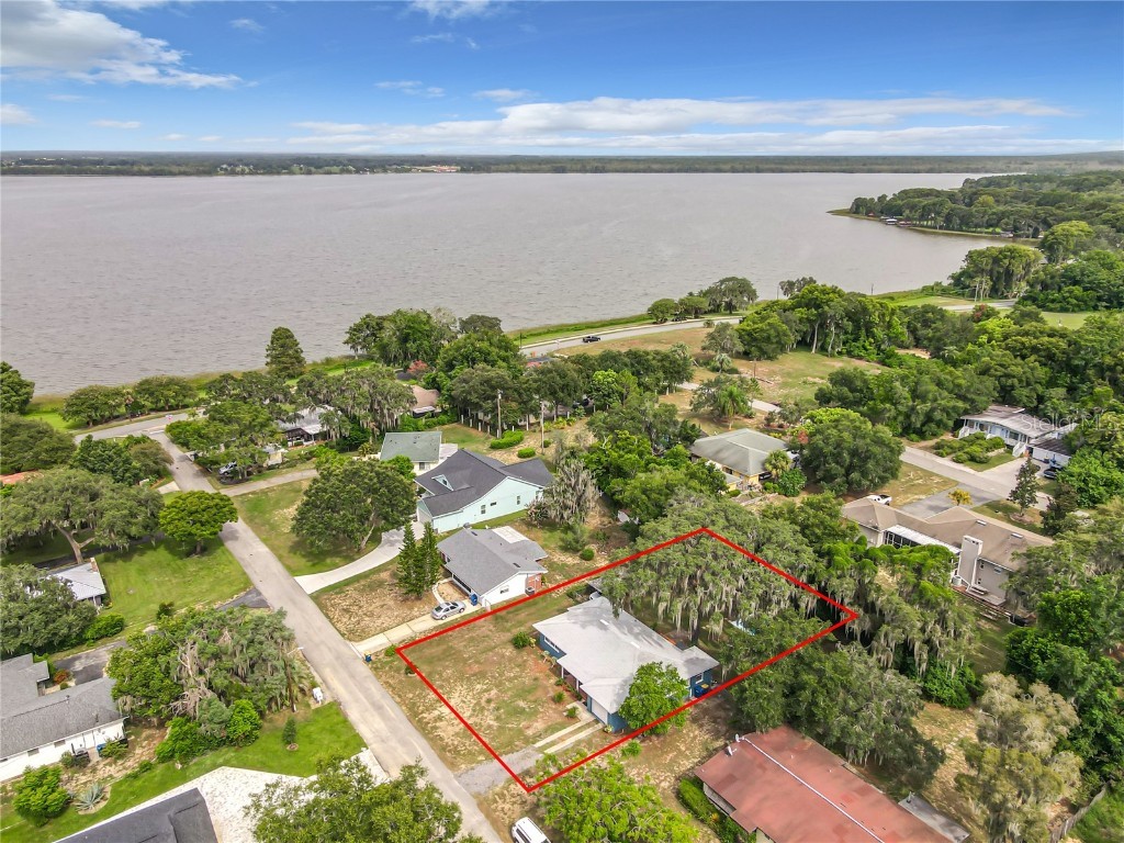 111 E Myrtle Street Howey In The Hills FL 34737 S5089272 image1