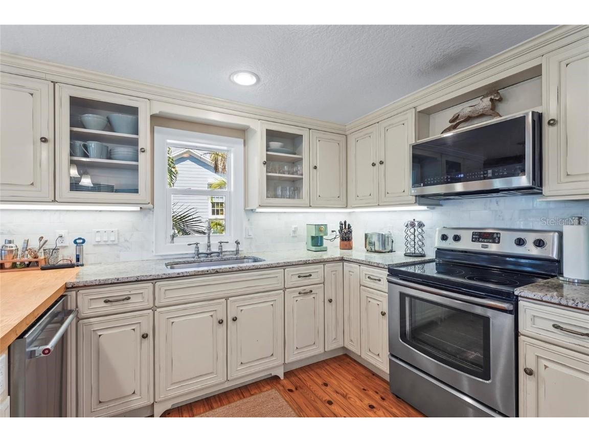 111 Faubel Street Sarasota FL 34242 - BAYOU LOUISE A4669276 image21