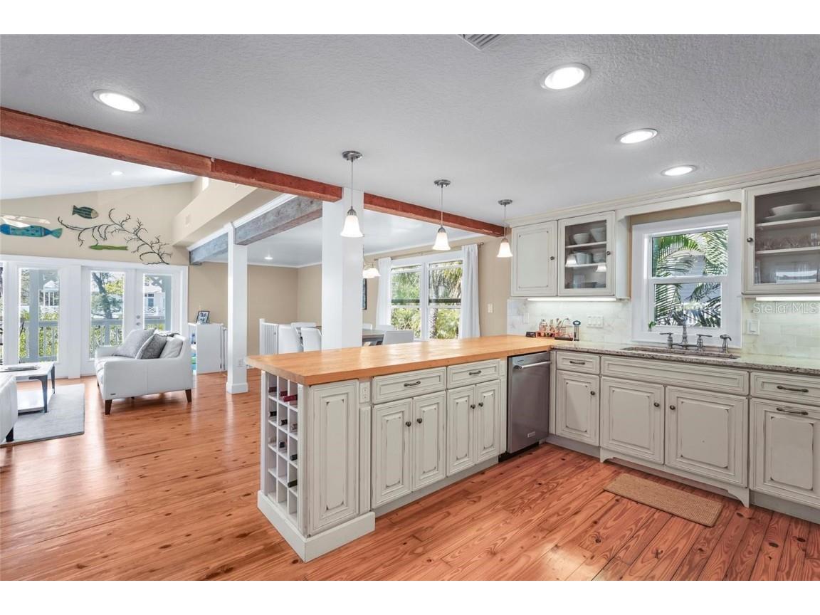 111 Faubel Street Sarasota FL 34242 - BAYOU LOUISE A4669276 image22