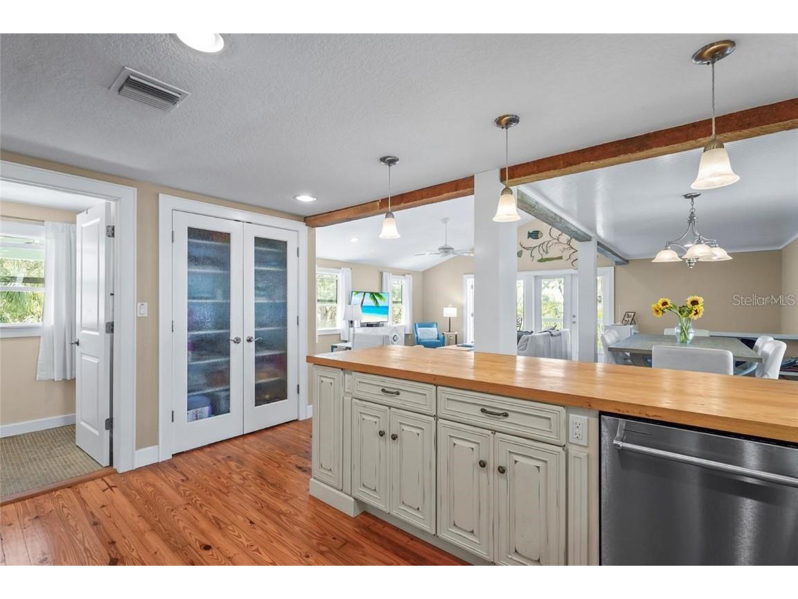 111 Faubel Street Sarasota FL 34242 - BAYOU LOUISE A4669276 image23