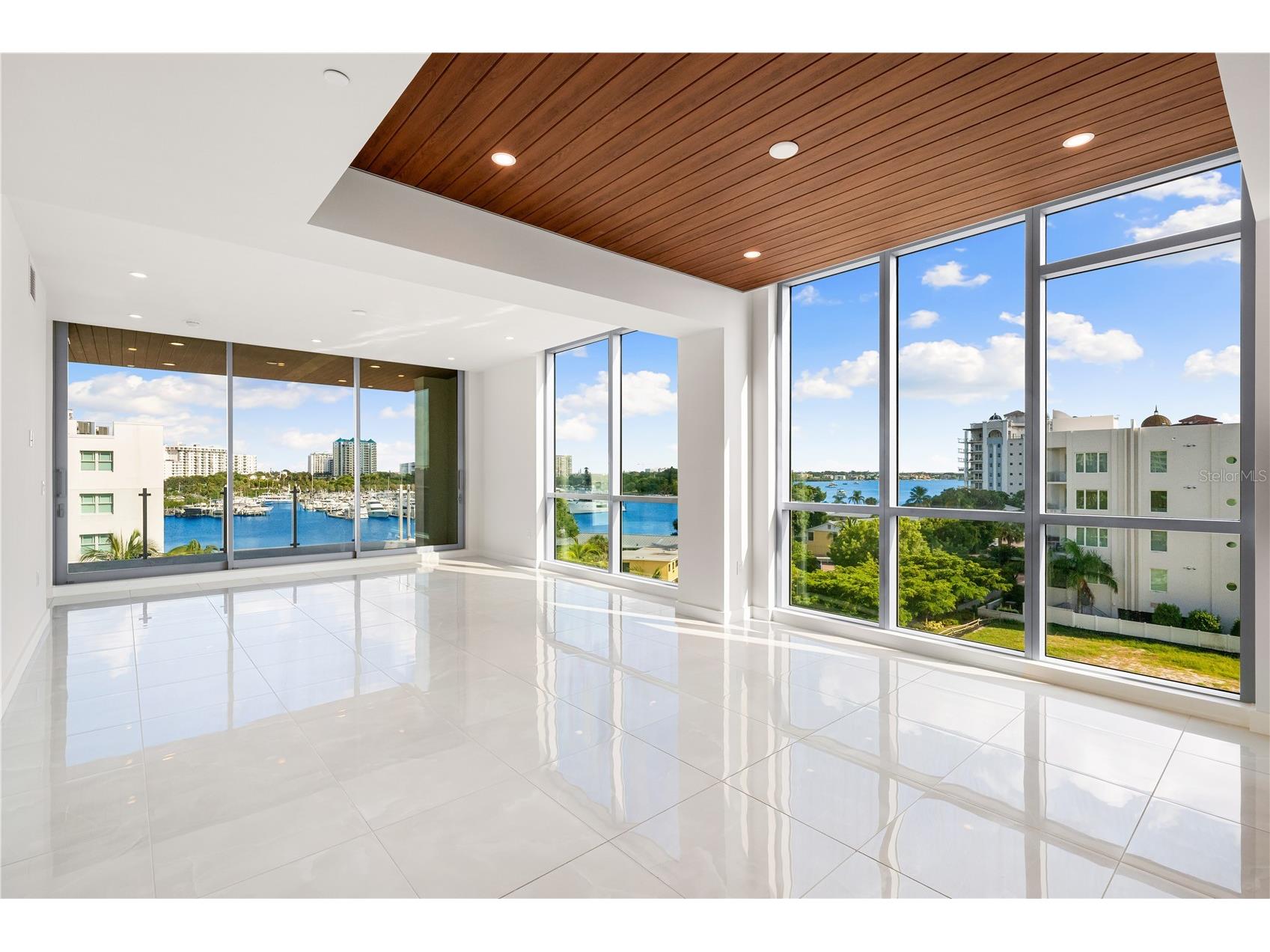 111 Golden Gate #403 Sarasota FL 34236 A4682088 image1