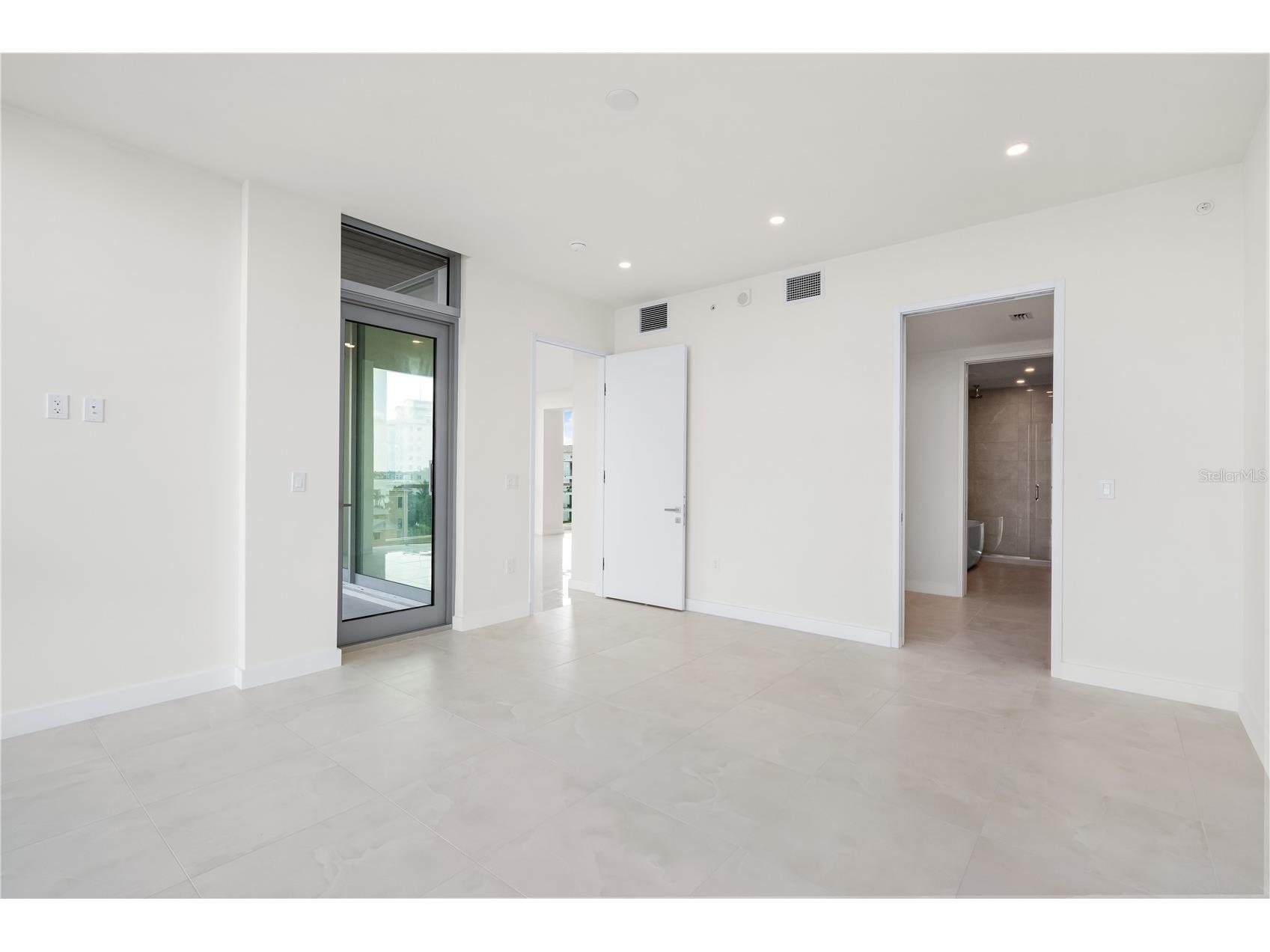 111 Golden Gate #403 Sarasota FL 34236 A4682088 image17