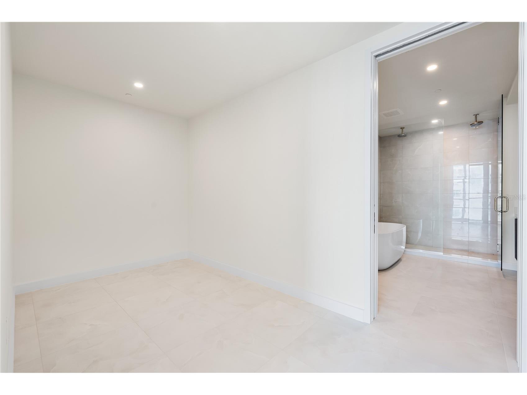 111 Golden Gate #403 Sarasota FL 34236 A4682088 image18