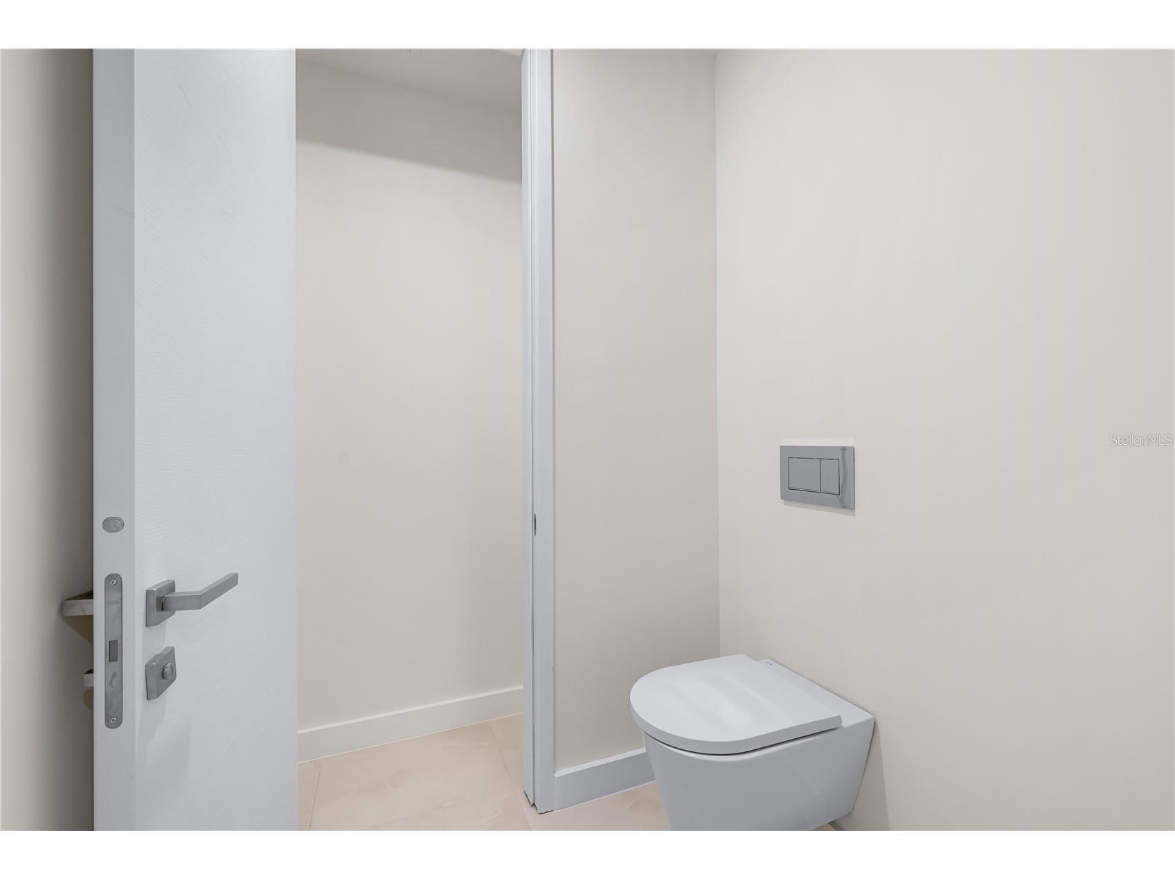 111 Golden Gate #403 Sarasota FL 34236 A4682088 image21