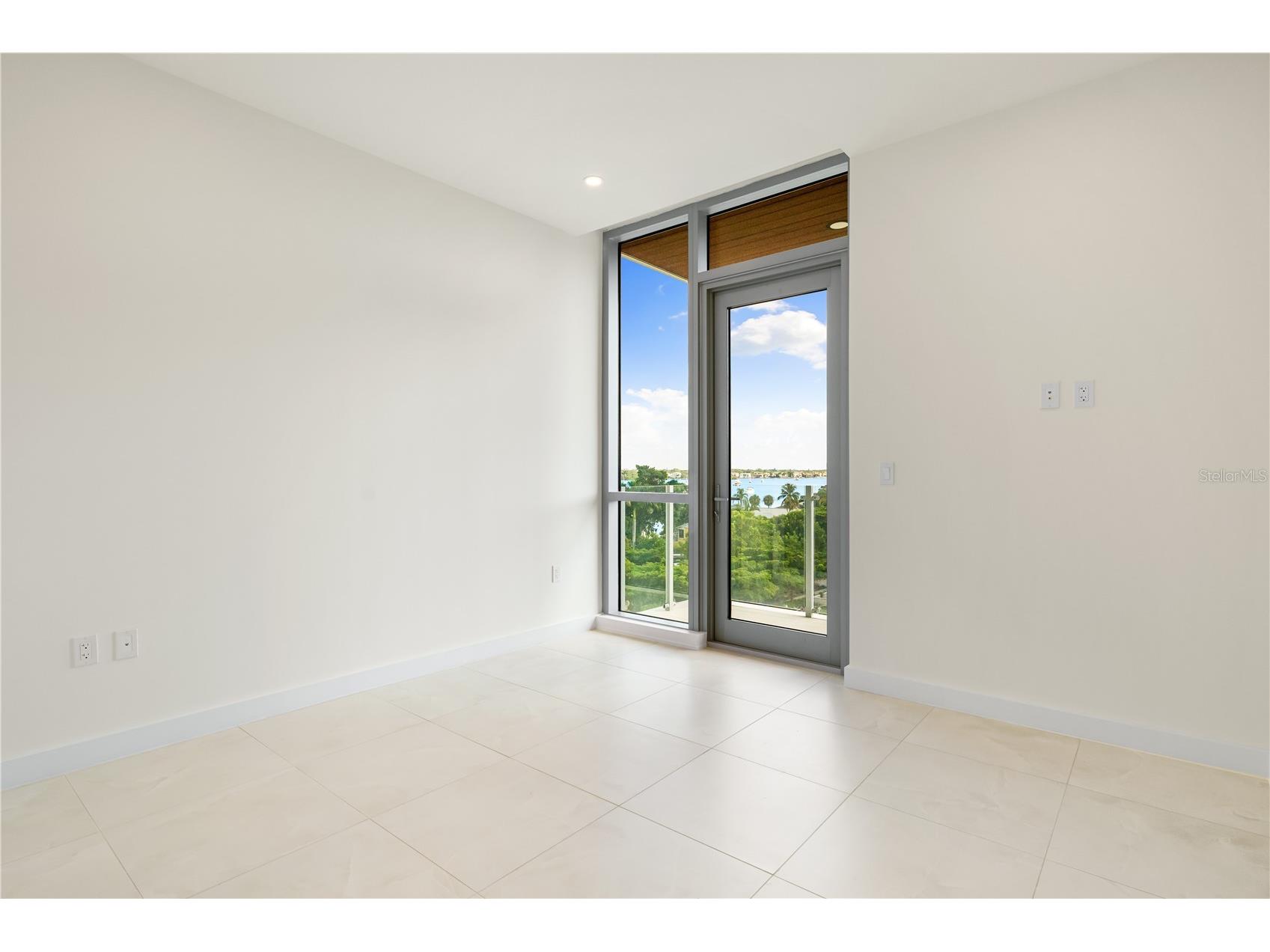 111 Golden Gate #403 Sarasota FL 34236 A4682088 image22