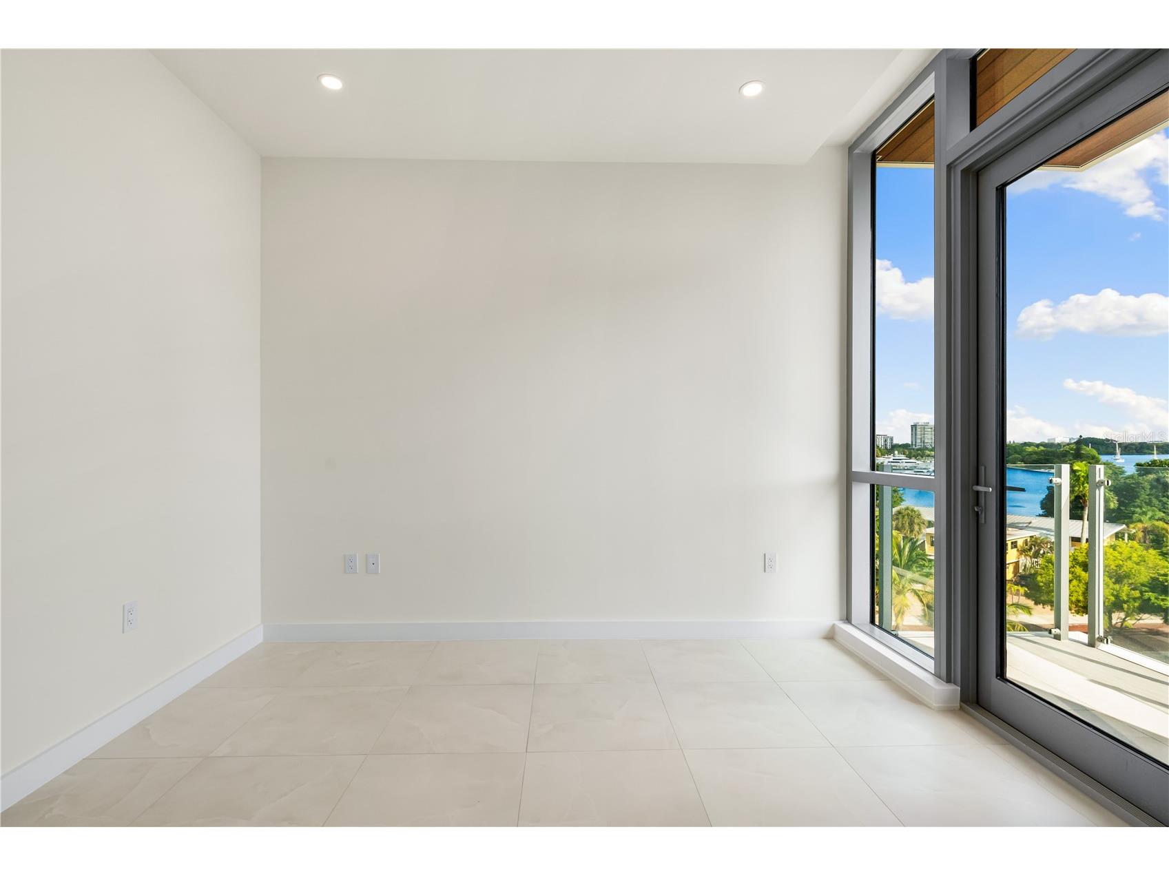 111 Golden Gate #403 Sarasota FL 34236 A4682088 image23
