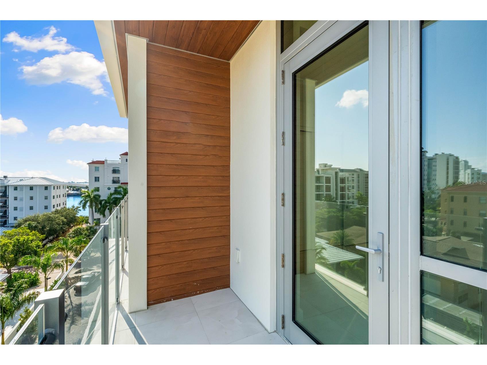 111 Golden Gate #403 Sarasota FL 34236 A4682088 image25