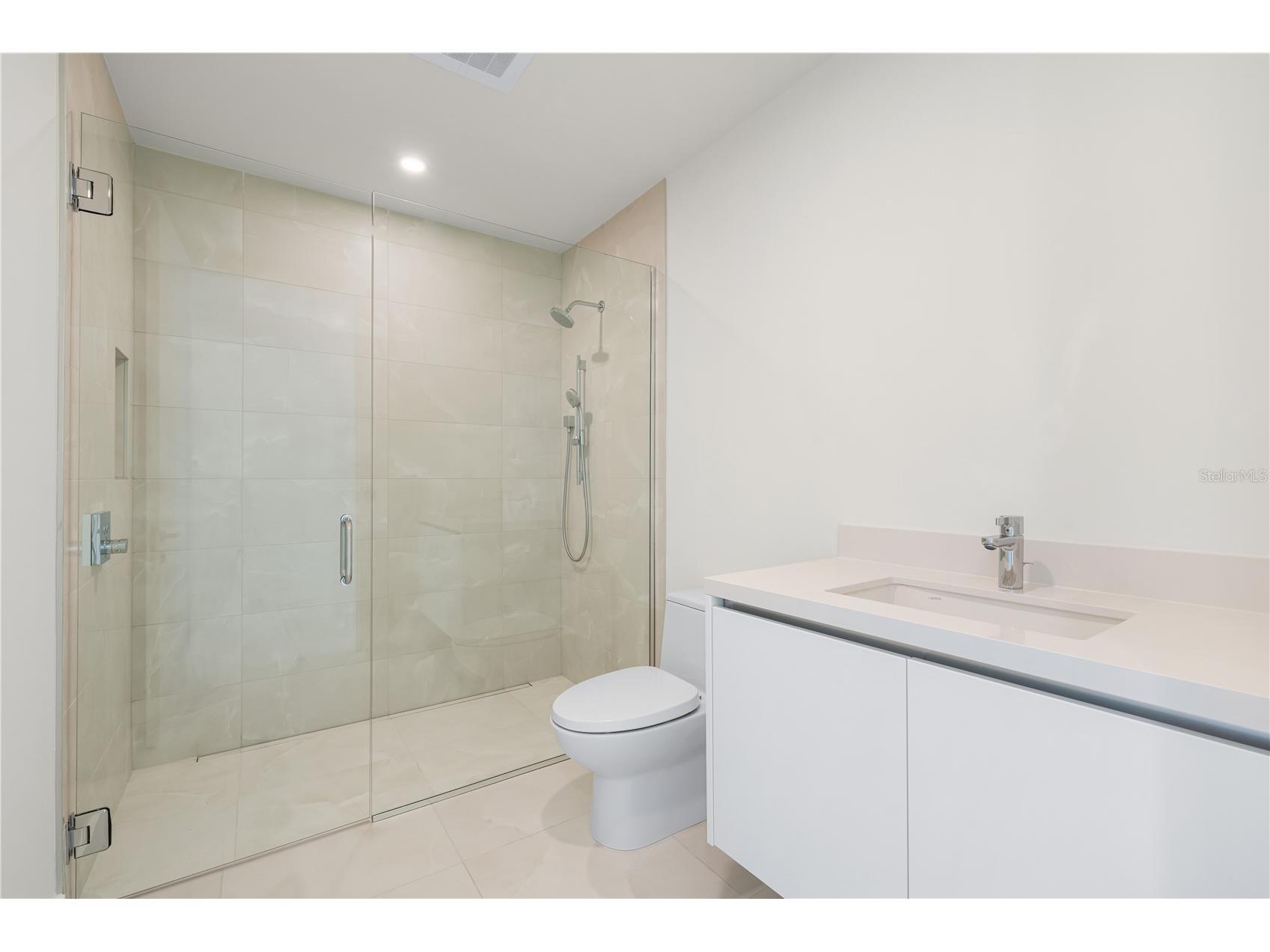 111 Golden Gate #403 Sarasota FL 34236 A4682088 image26