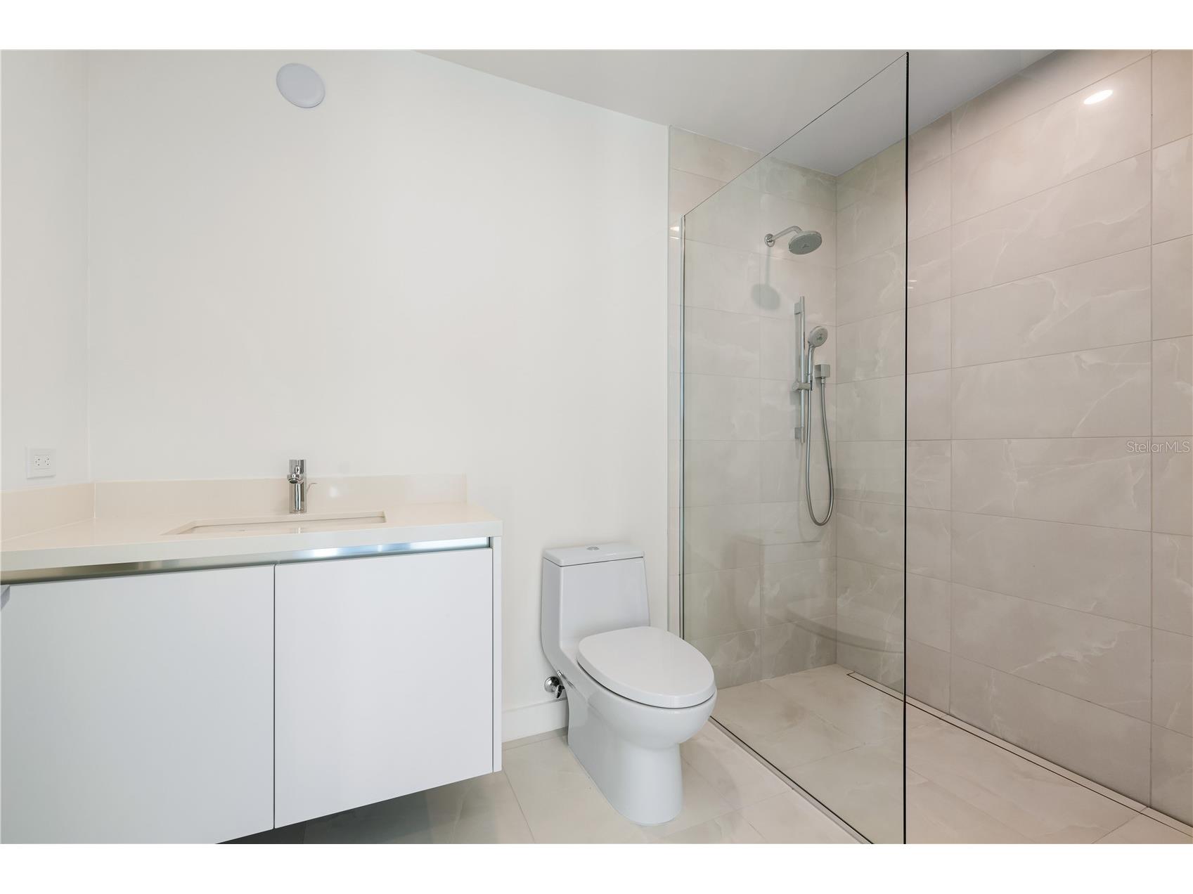 111 Golden Gate #403 Sarasota FL 34236 A4682088 image29
