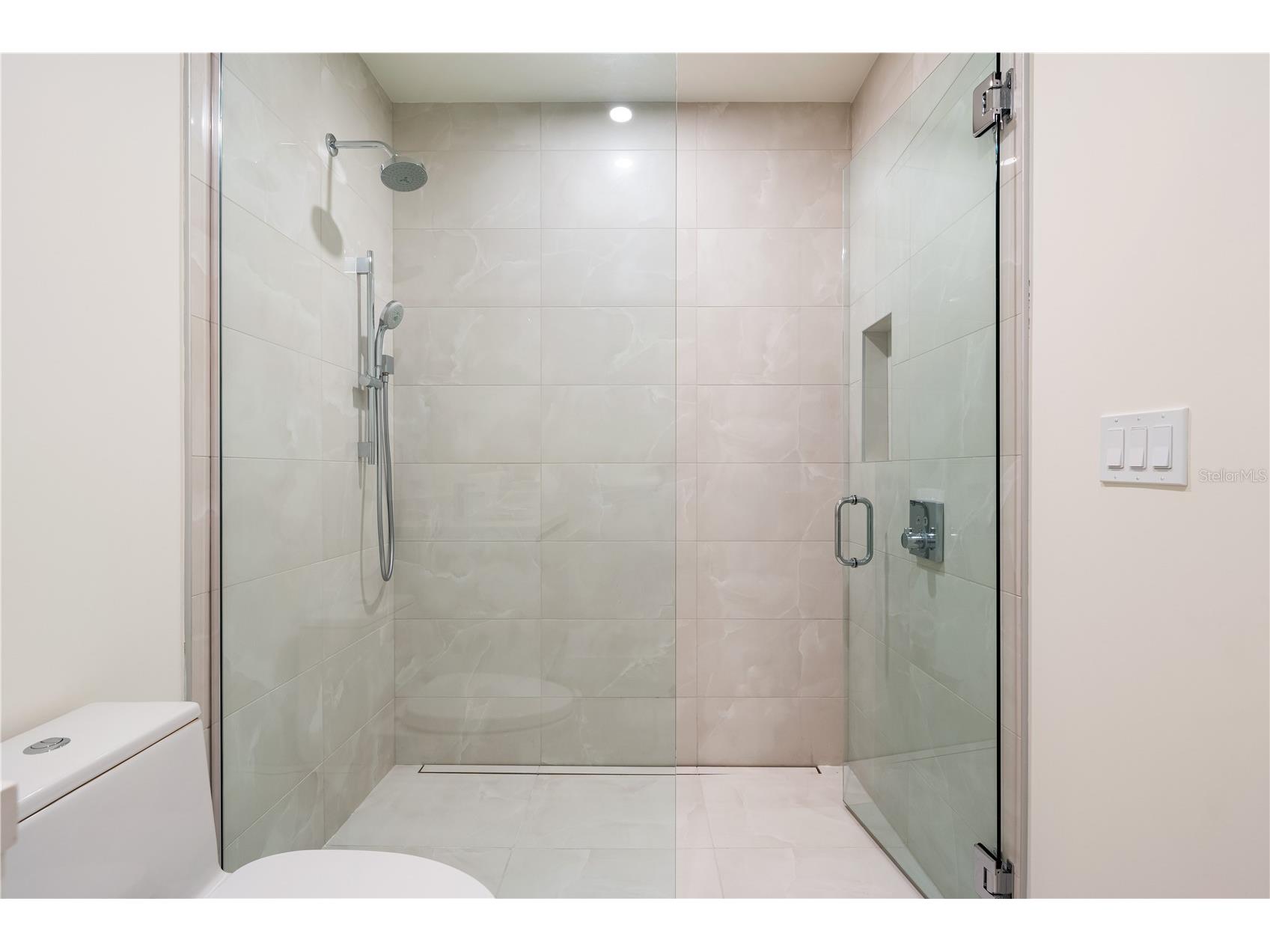 111 Golden Gate #403 Sarasota FL 34236 A4682088 image30