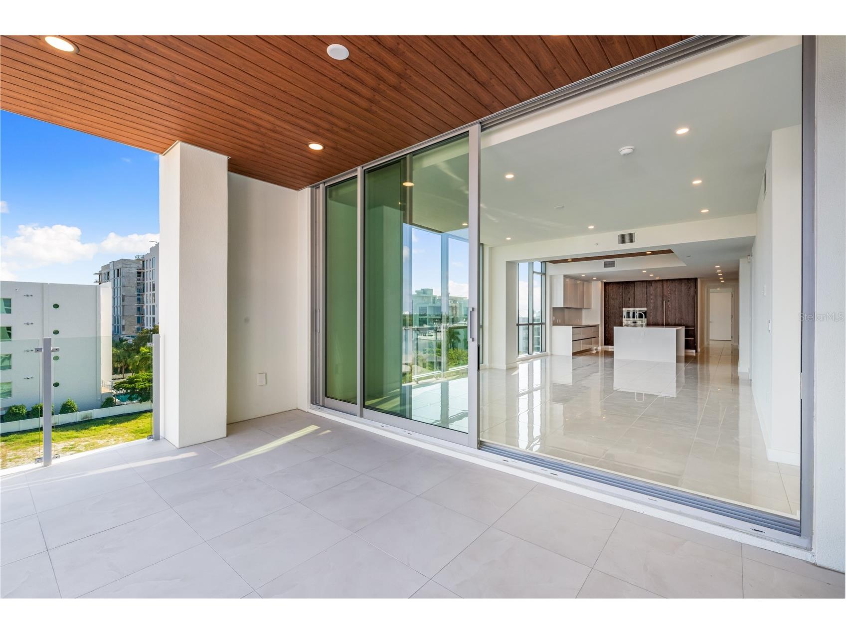 111 Golden Gate #403 Sarasota FL 34236 A4682088 image31