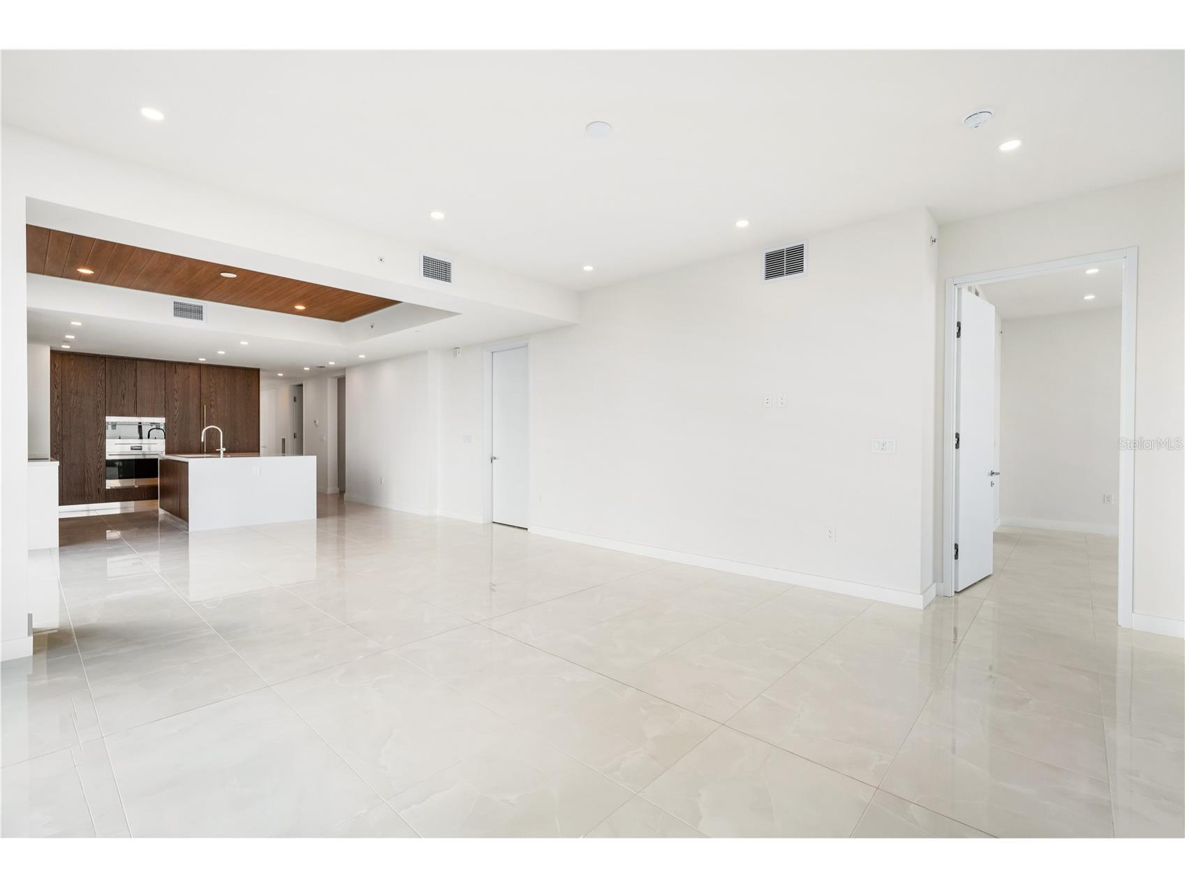 111 Golden Gate #403 Sarasota FL 34236 A4682088 image6