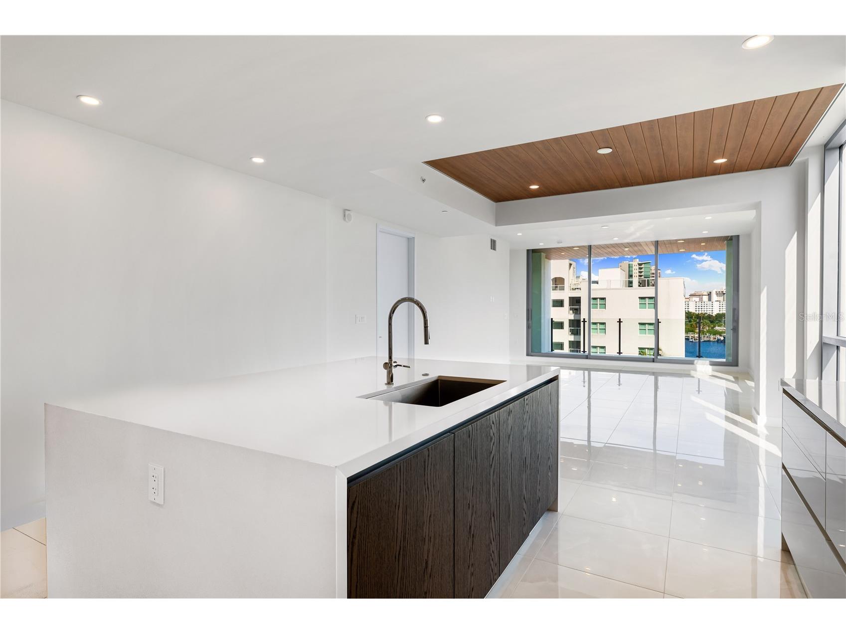 111 Golden Gate #403 Sarasota FL 34236 A4682088 image8