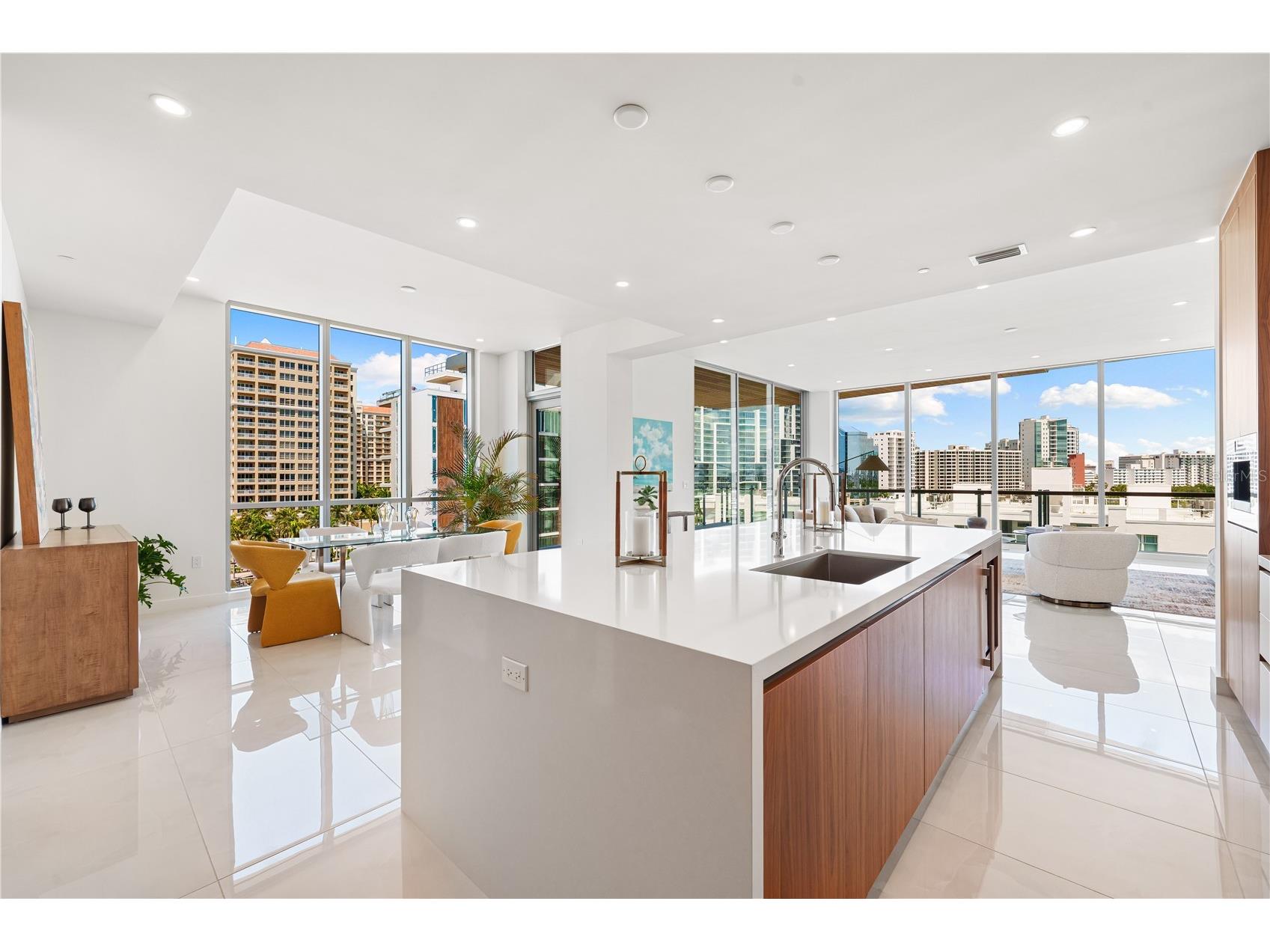 111 Golden Gate #602 Sarasota FL 34236 A4674587 image17
