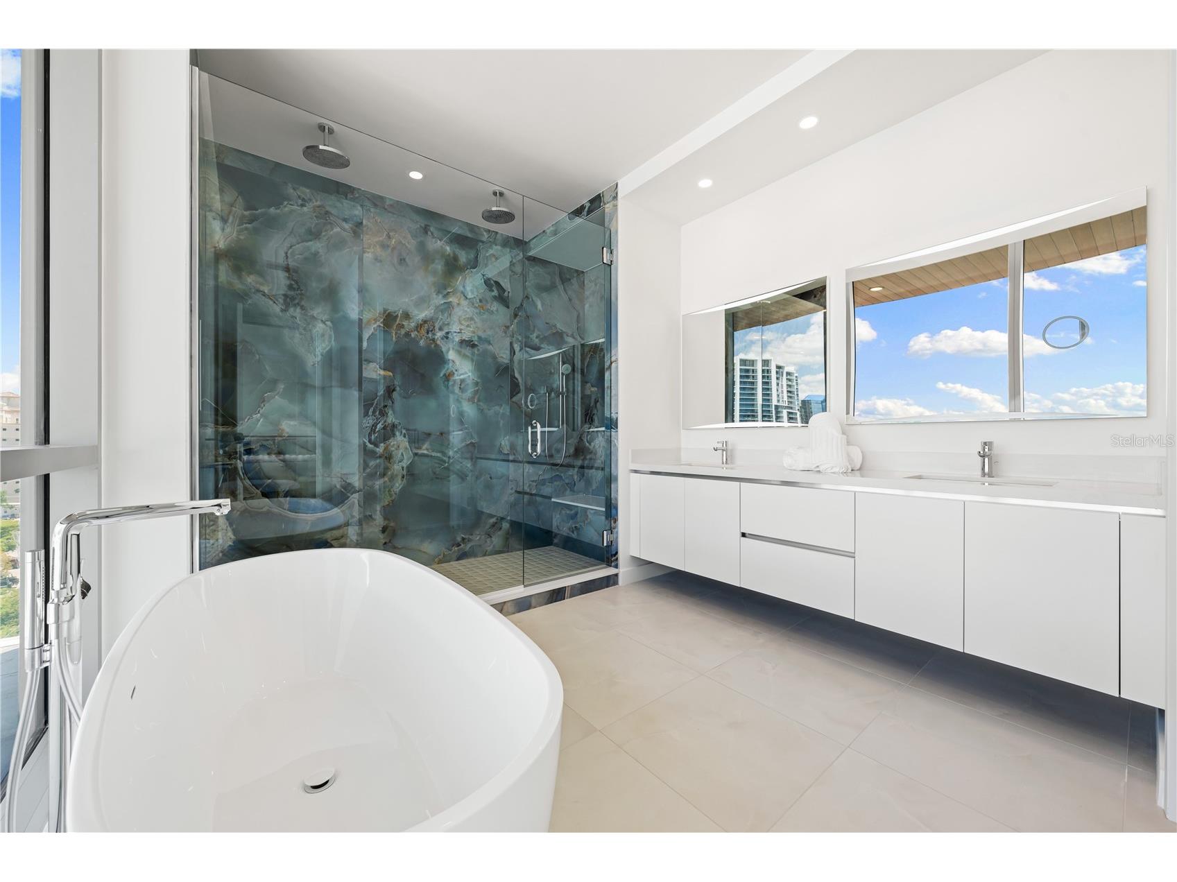 111 Golden Gate #602 Sarasota FL 34236 A4674587 image26