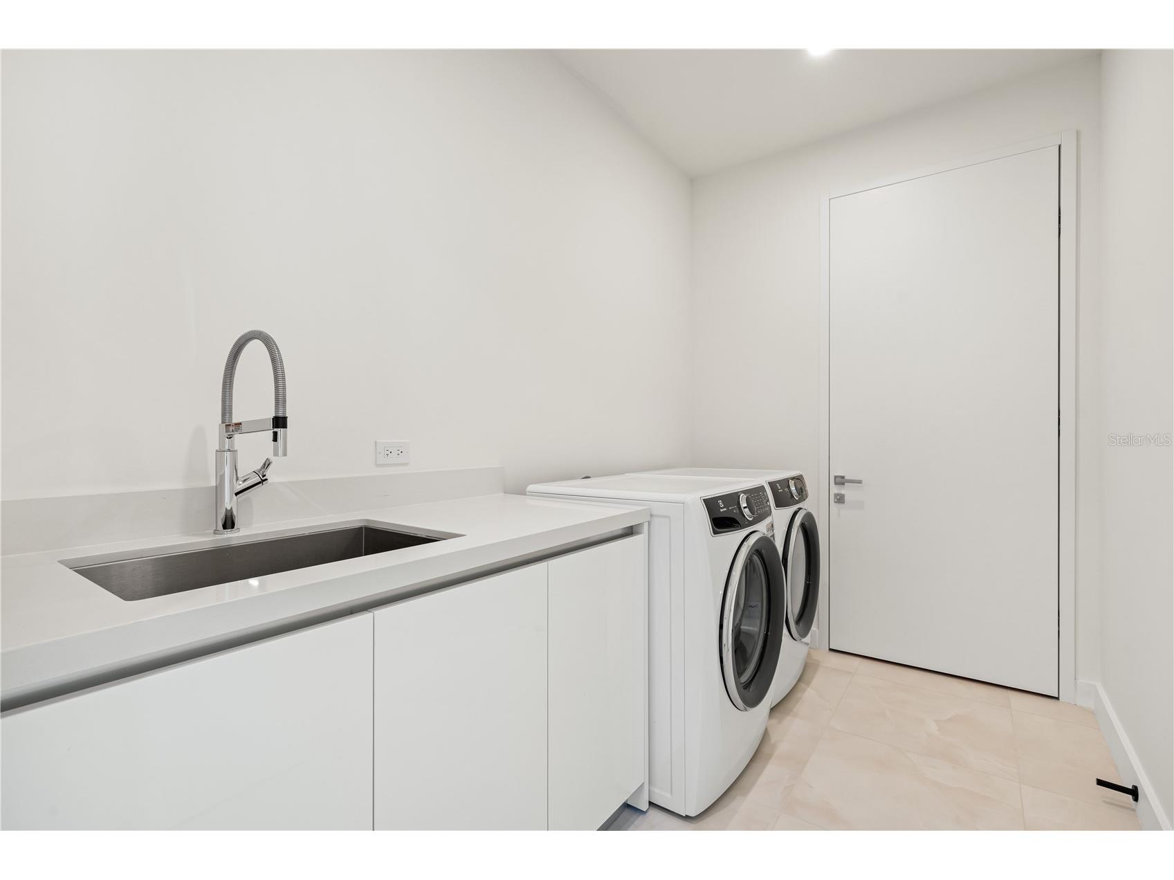 111 Golden Gate #602 Sarasota FL 34236 A4674587 image42