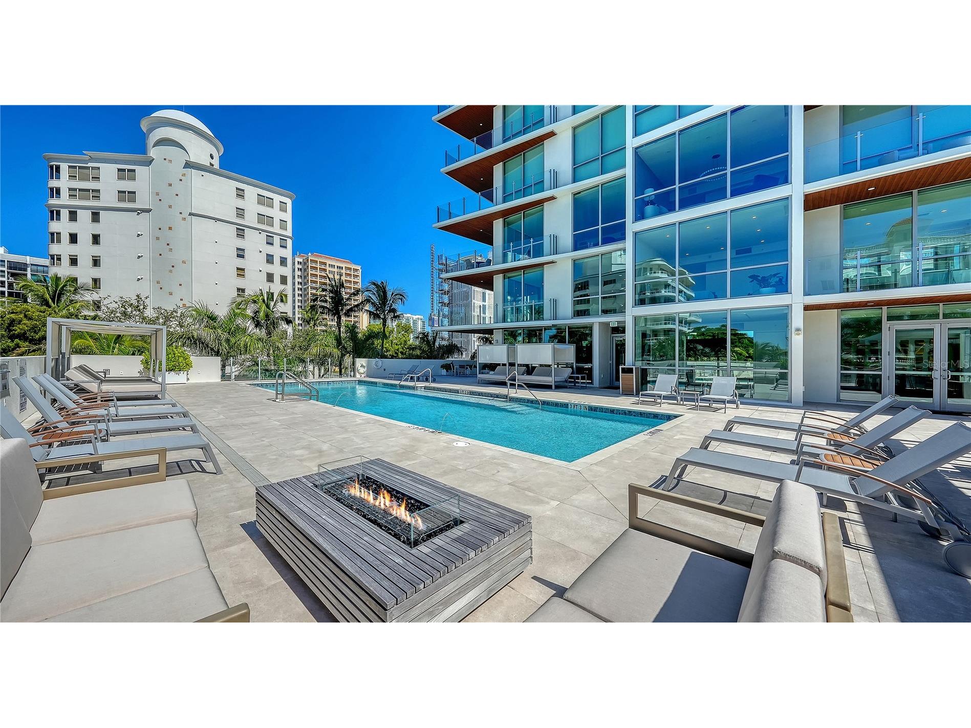 111 Golden Gate #602 Sarasota FL 34236 A4674587 image44