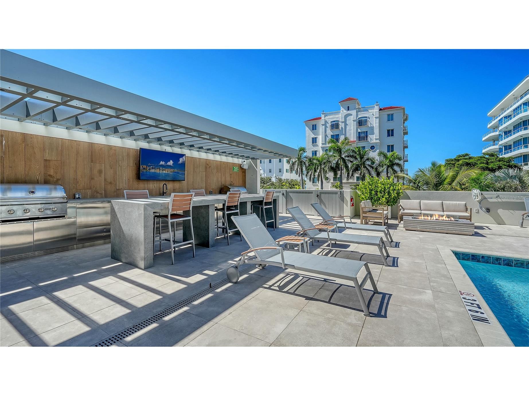 111 Golden Gate #602 Sarasota FL 34236 A4674587 image46