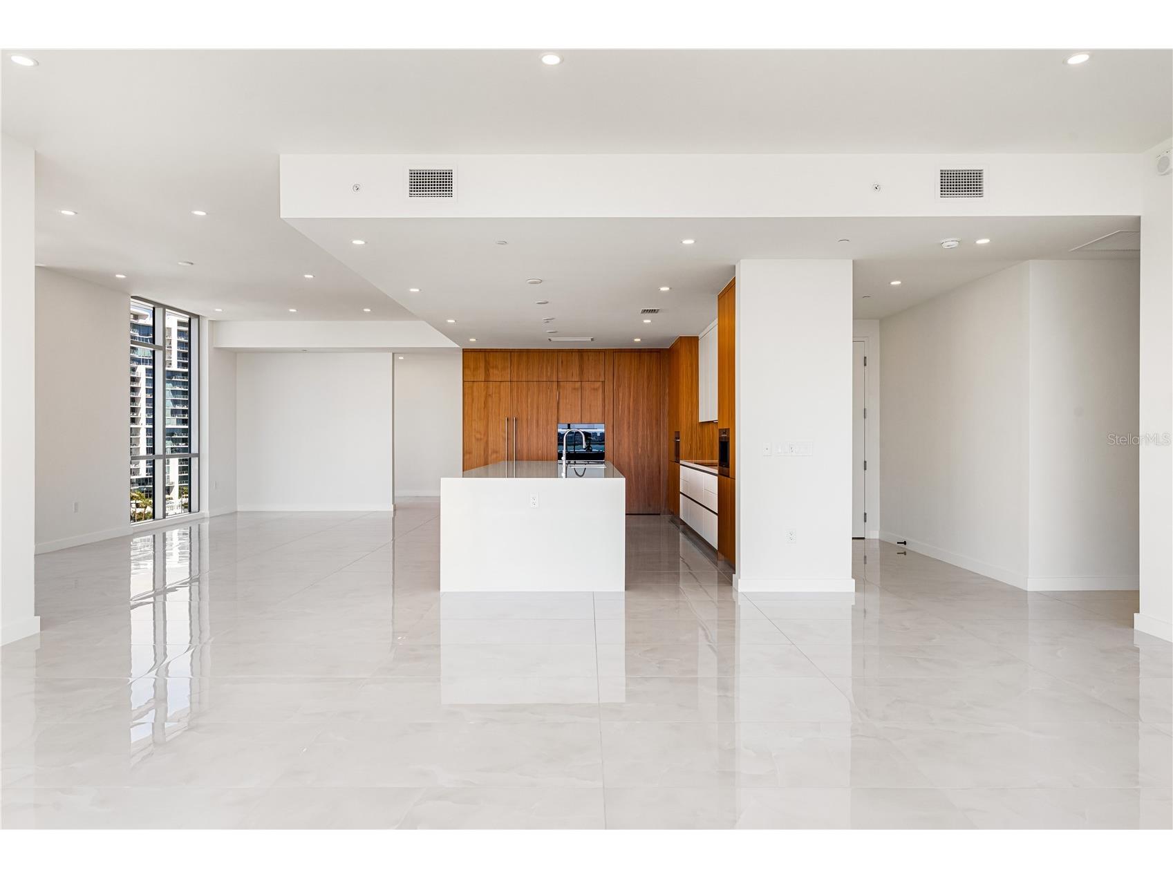 111 Golden Gate #701 Sarasota FL 34236 A4682068 image14