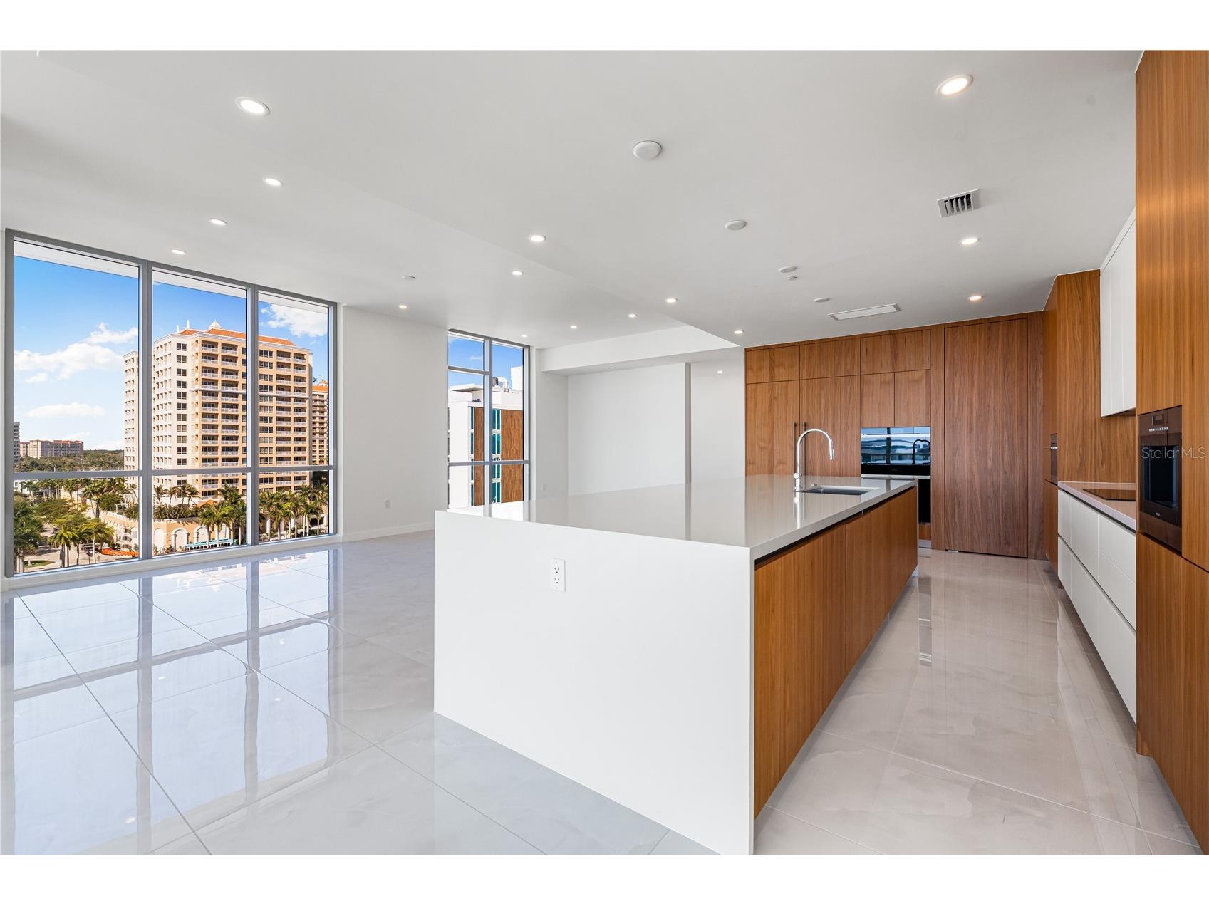 111 Golden Gate #701 Sarasota FL 34236 A4682068 image15
