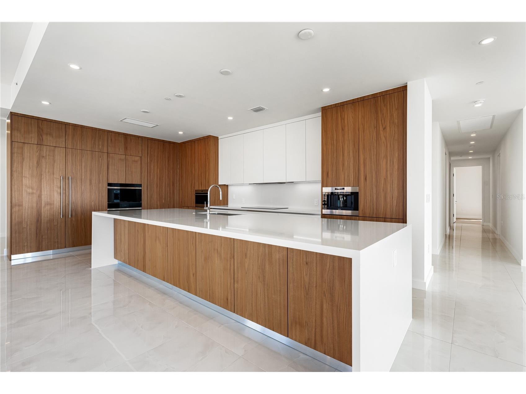 111 Golden Gate #701 Sarasota FL 34236 A4682068 image16