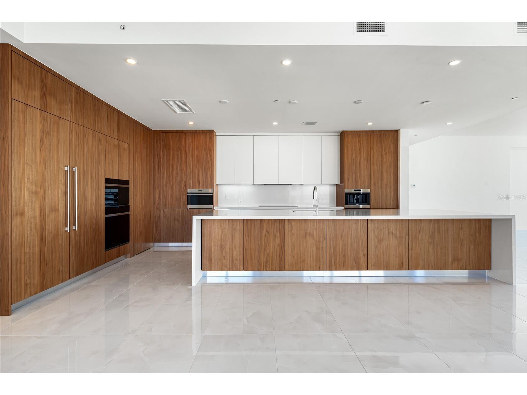 111 Golden Gate #701 Sarasota FL 34236 A4682068 image17
