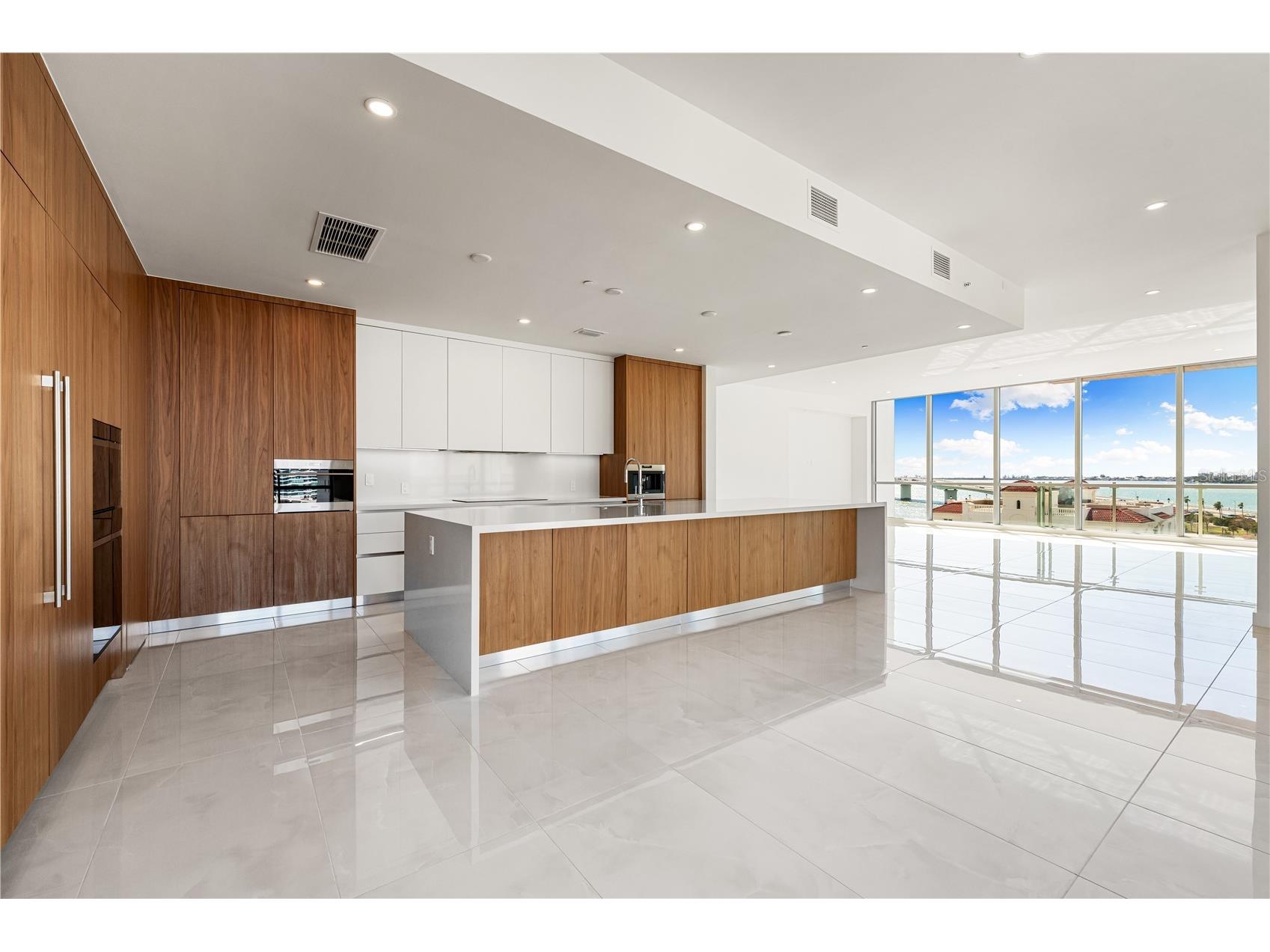111 Golden Gate #701 Sarasota FL 34236 A4682068 image18