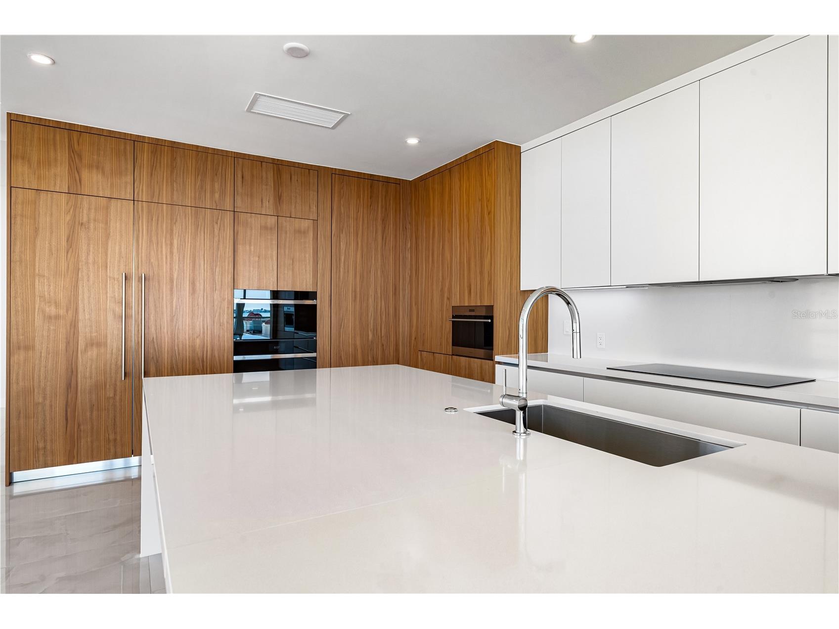 111 Golden Gate #701 Sarasota FL 34236 A4682068 image20