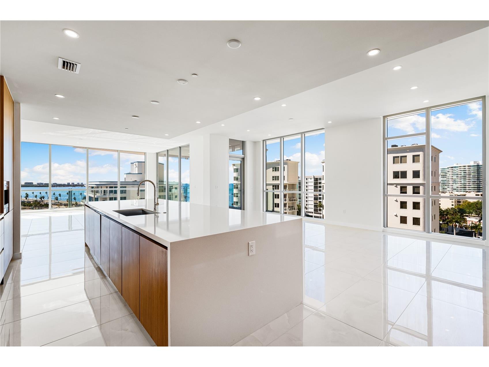 111 Golden Gate #701 Sarasota FL 34236 A4682068 image25