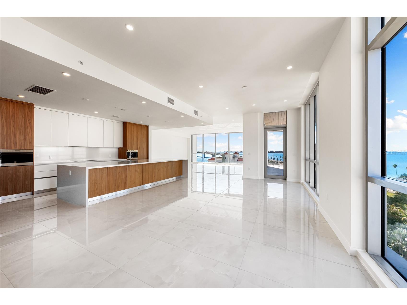 111 Golden Gate #701 Sarasota FL 34236 A4682068 image27