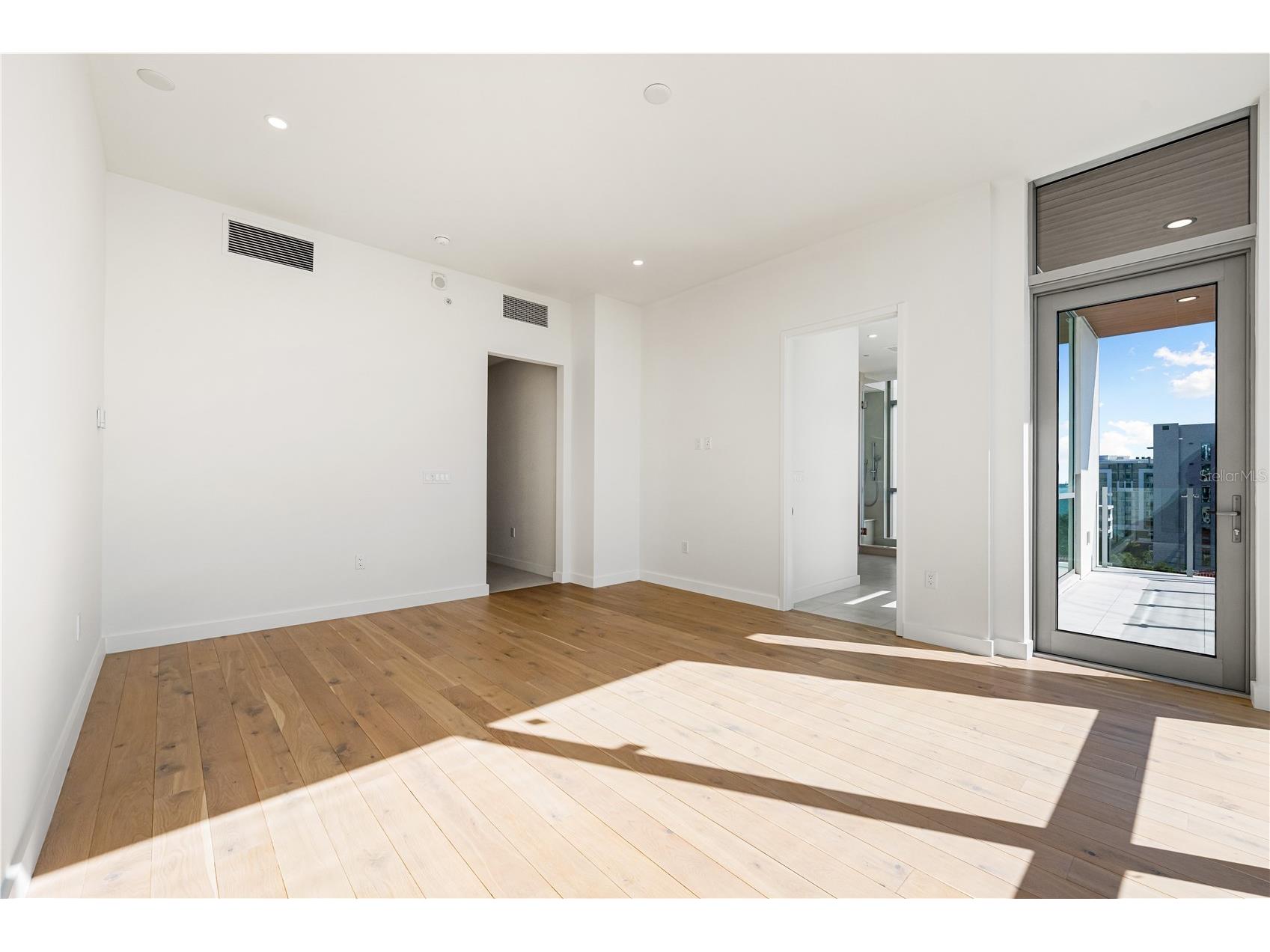 111 Golden Gate #701 Sarasota FL 34236 A4682068 image37
