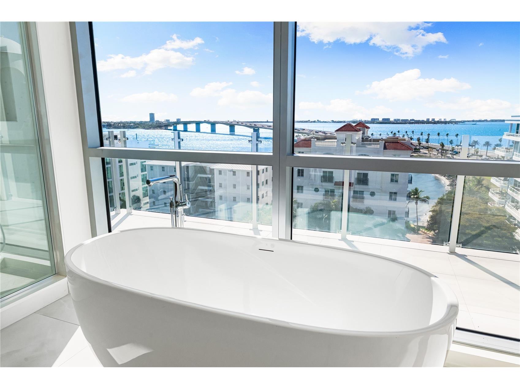 111 Golden Gate #701 Sarasota FL 34236 A4682068 image40