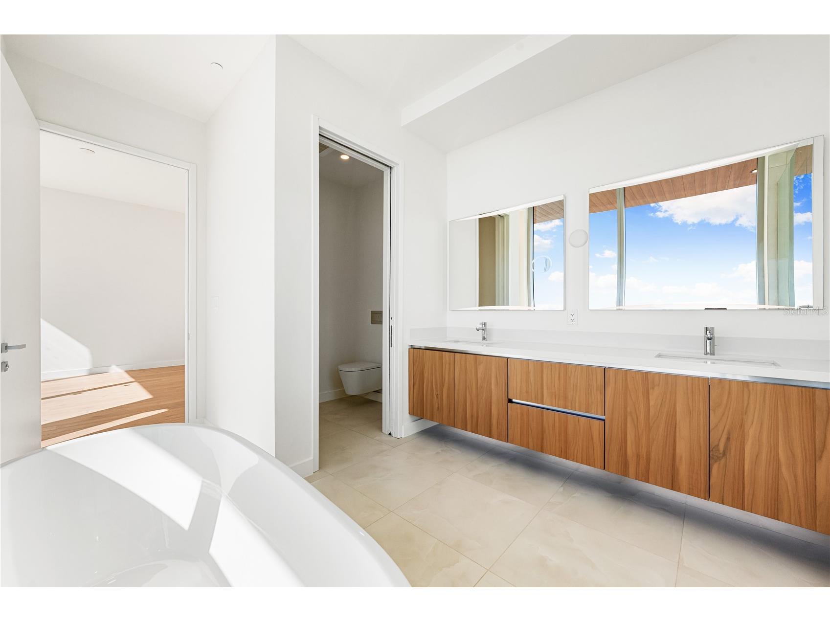 111 Golden Gate #701 Sarasota FL 34236 A4682068 image42