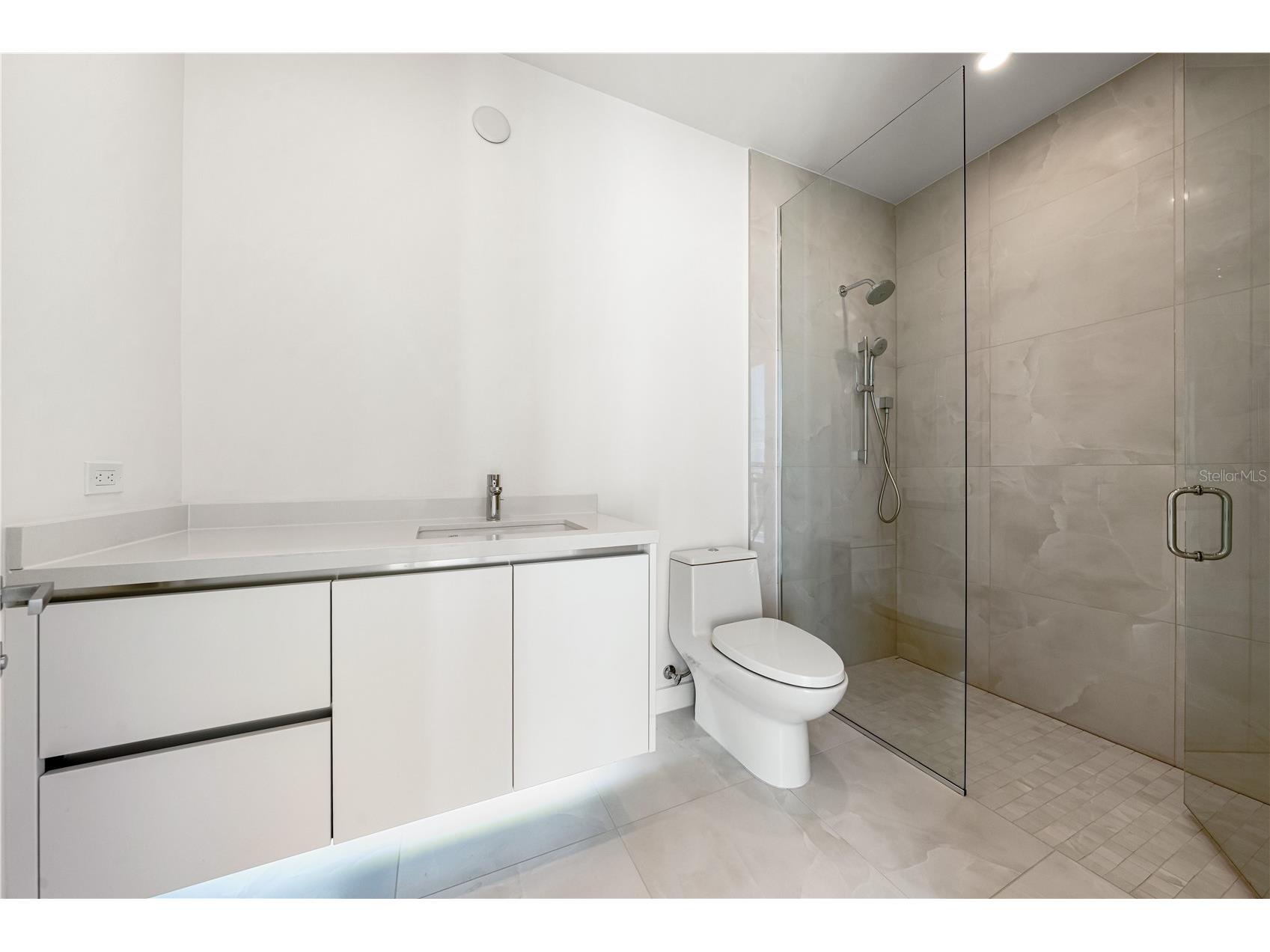 111 Golden Gate #701 Sarasota FL 34236 A4682068 image48