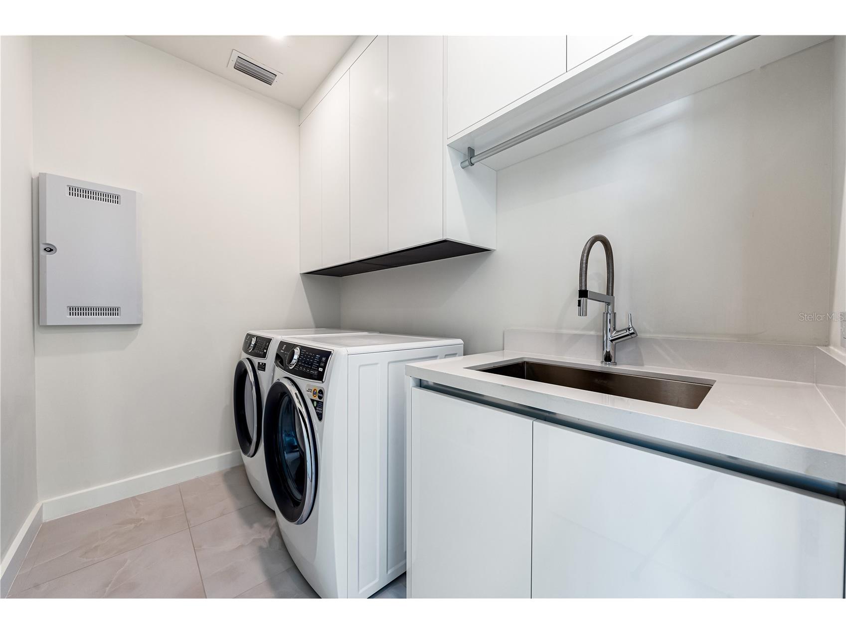 111 Golden Gate #701 Sarasota FL 34236 A4682068 image61