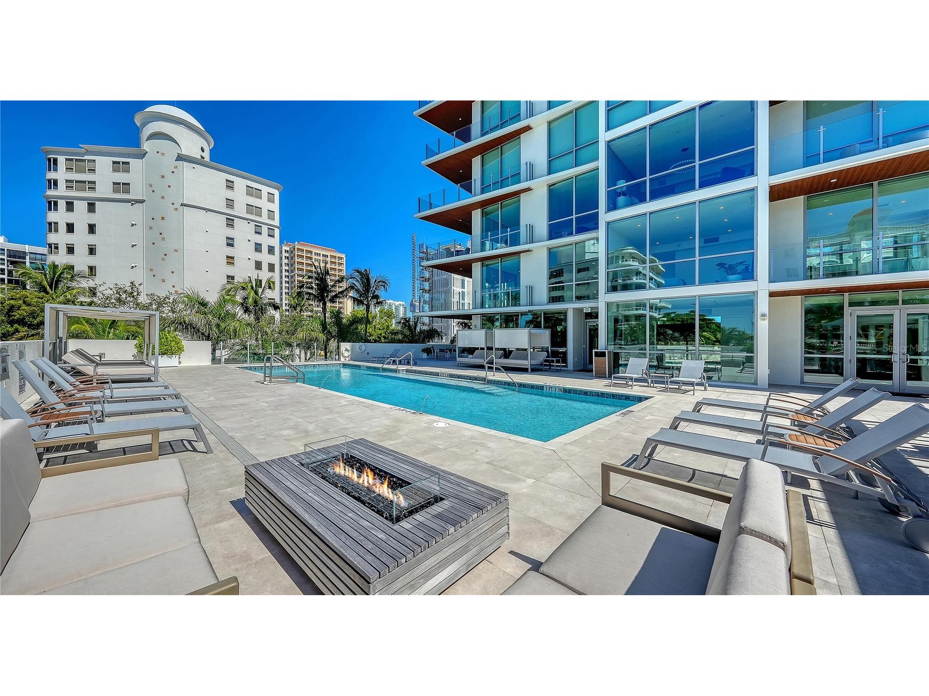 111 Golden Gate #701 Sarasota FL 34236 A4682068 image64