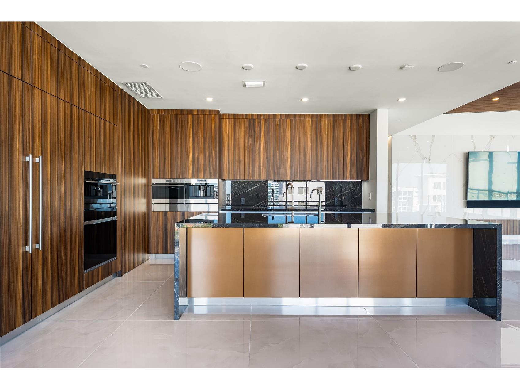 111 Golden Gate #801PH Sarasota FL 34236 A4685716 image16