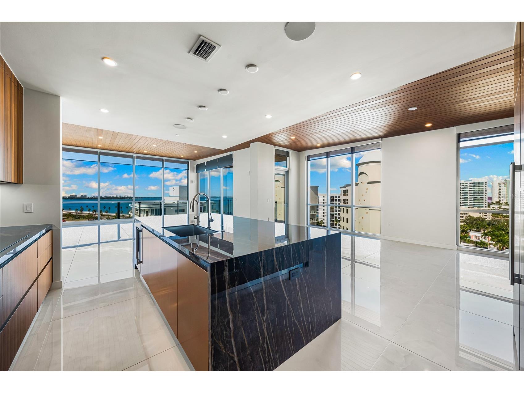 111 Golden Gate #801PH Sarasota FL 34236 A4685716 image17