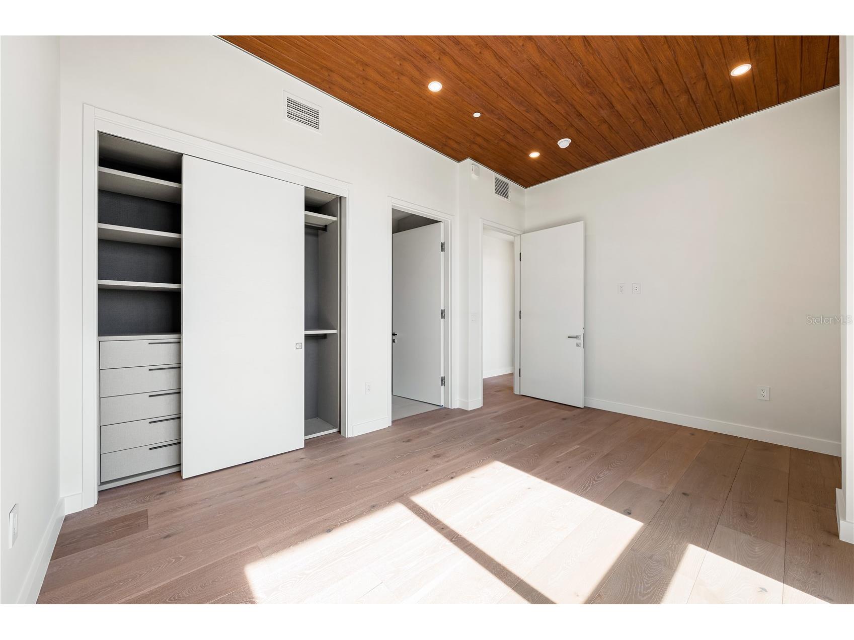 111 Golden Gate #801PH Sarasota FL 34236 A4685716 image34