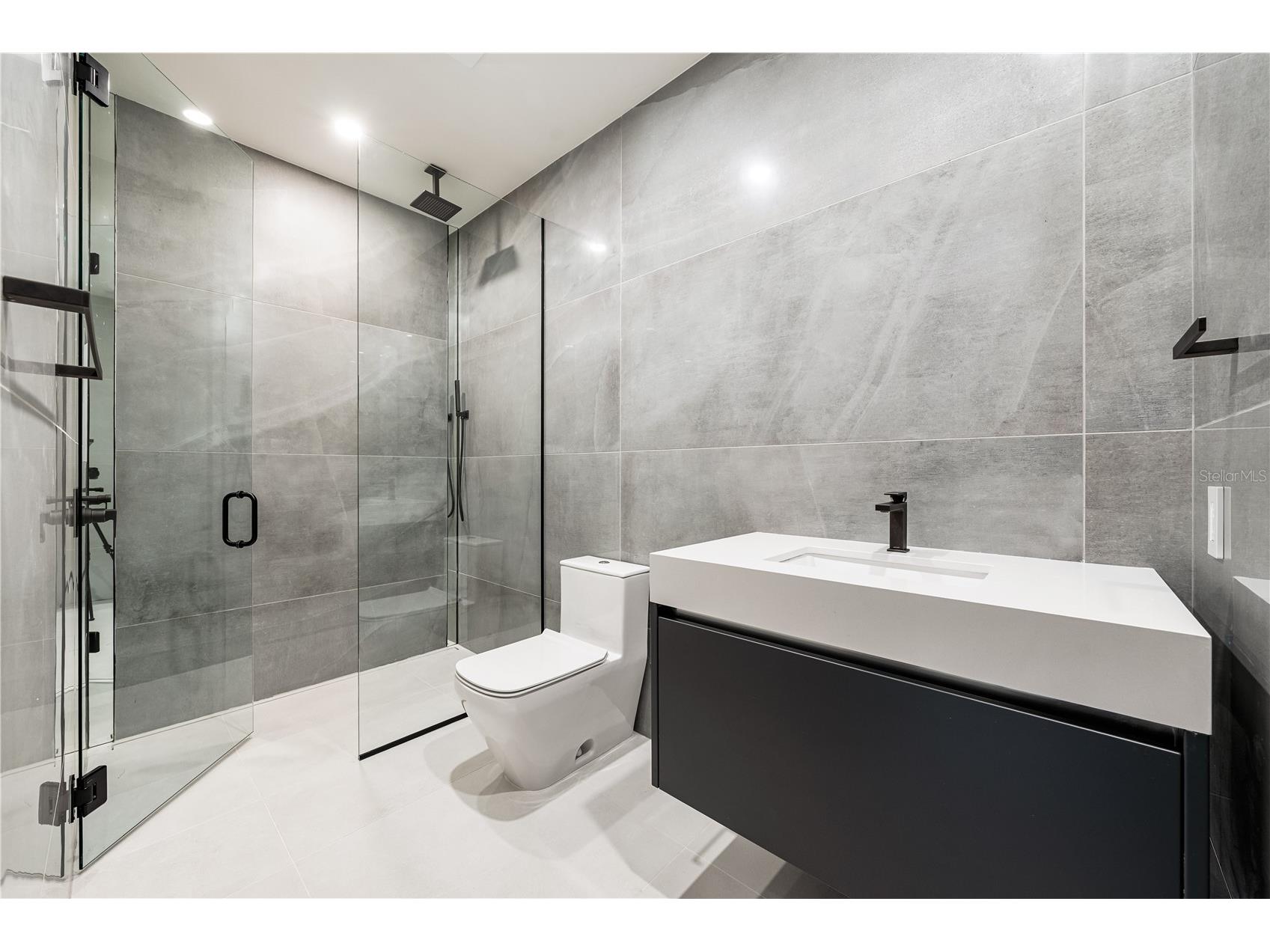 111 Golden Gate #801PH Sarasota FL 34236 A4685716 image35