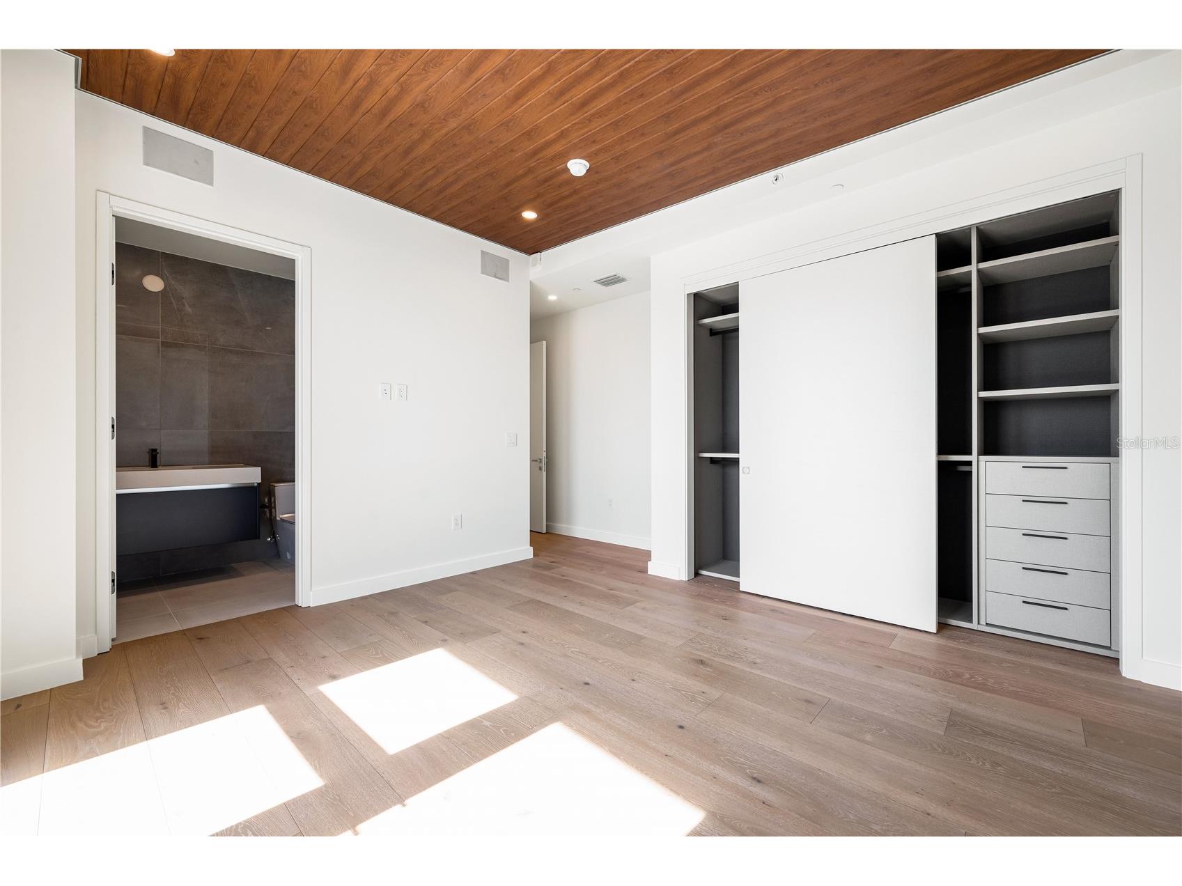 111 Golden Gate #801PH Sarasota FL 34236 A4685716 image37