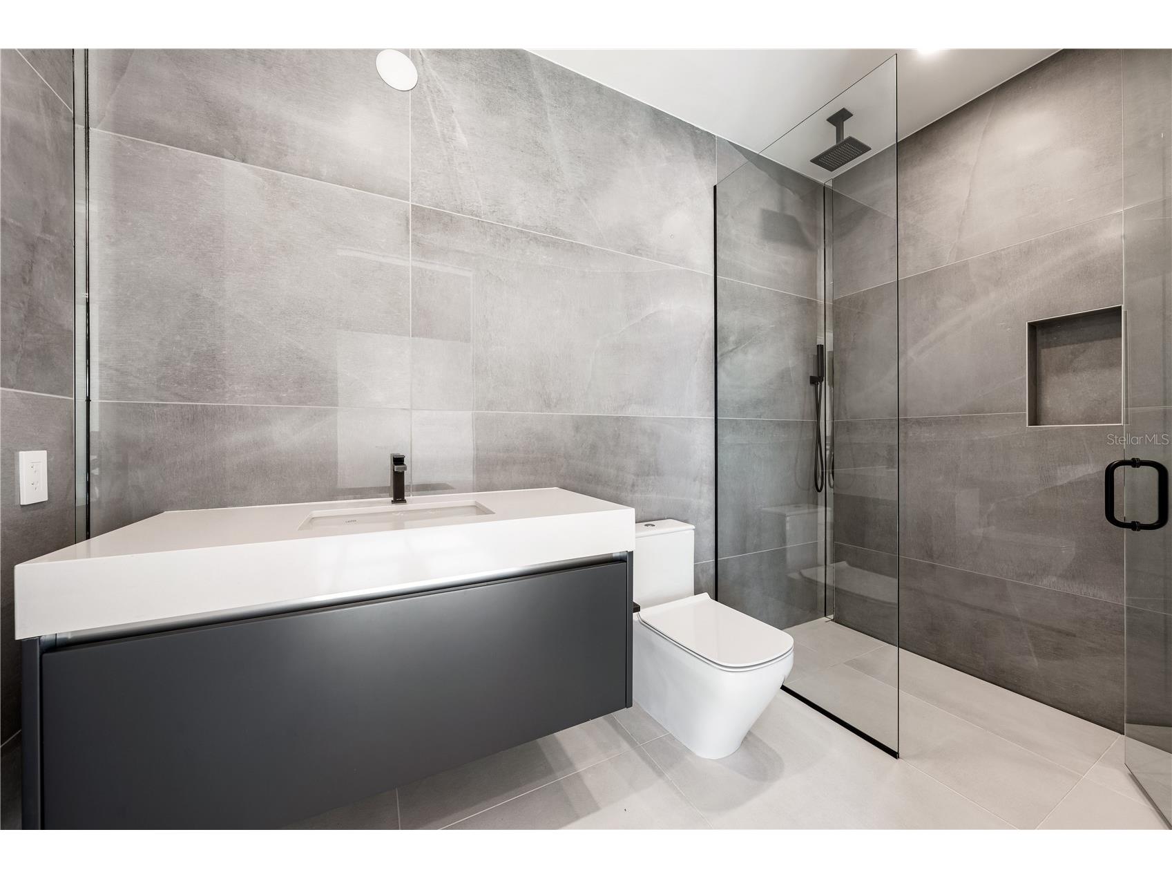 111 Golden Gate #801PH Sarasota FL 34236 A4685716 image38