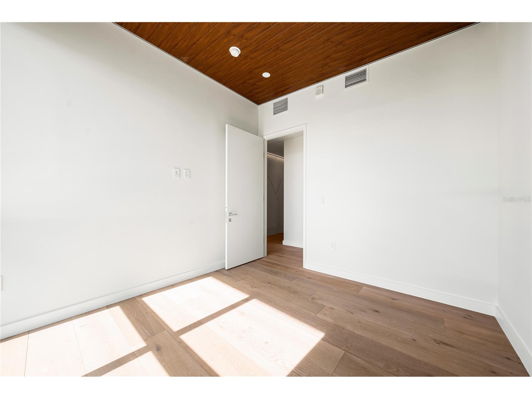 111 Golden Gate #801PH Sarasota FL 34236 A4685716 image42